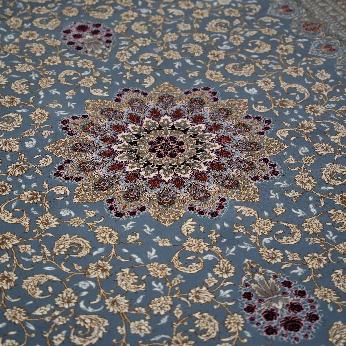 فرش ماشینی 700 شانه تراکم 2550 طرح آماندا دودی