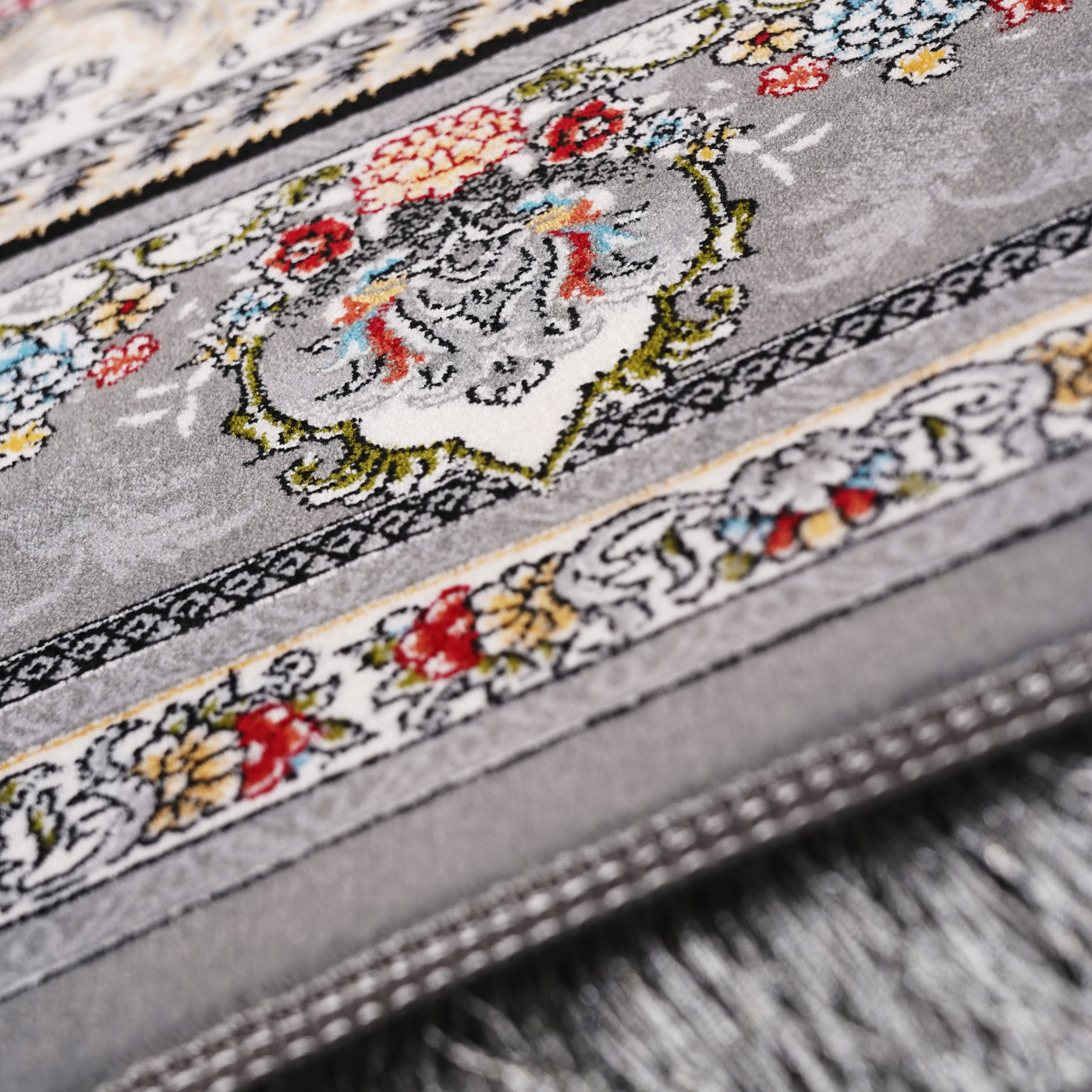 فرش ماشینی 700 شانه تراکم 2550 طرح ارمغان نقره ای