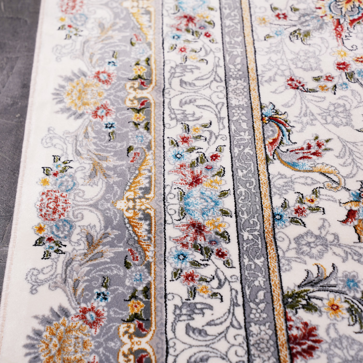 فرش ماشینی 700 شانه تراکم 2550 طرح آتیلا کرم