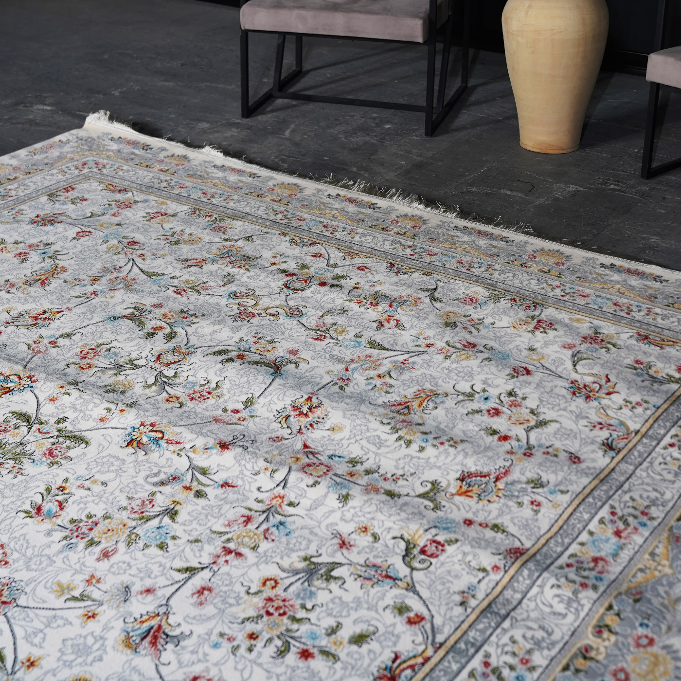 فرش ماشینی 700 شانه تراکم 2550 طرح آتیلا کرم