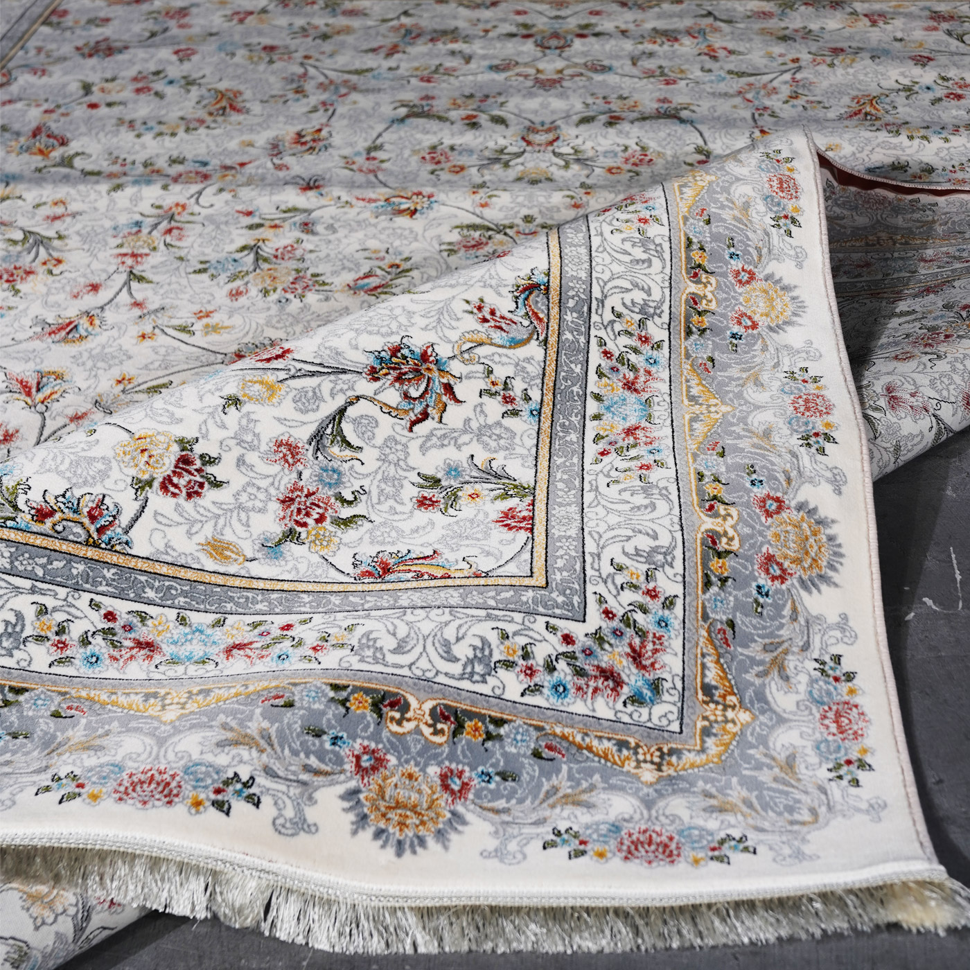 فرش ماشینی 700 شانه تراکم 2550 طرح آتیلا کرم