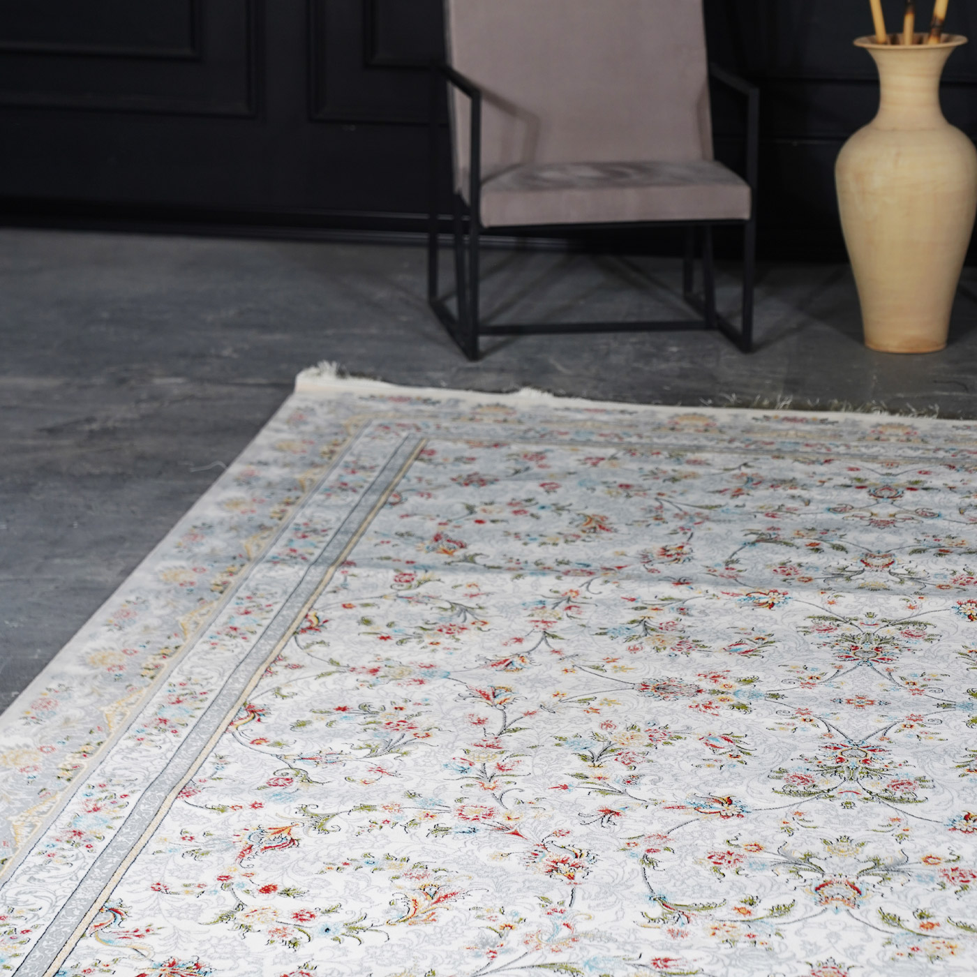 فرش ماشینی 700 شانه تراکم 2550 طرح آتیلا کرم