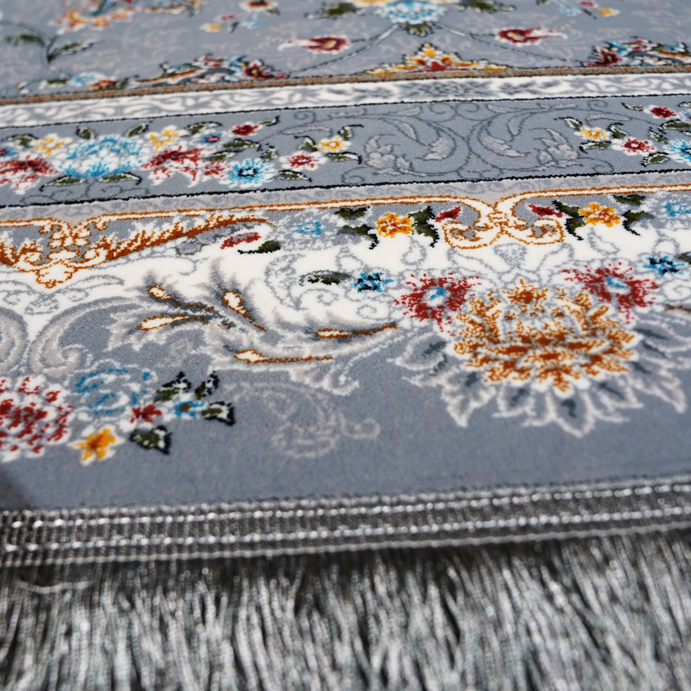 فرش ماشینی 700 شانه تراکم 2550 طرح آتیلا نقره ای