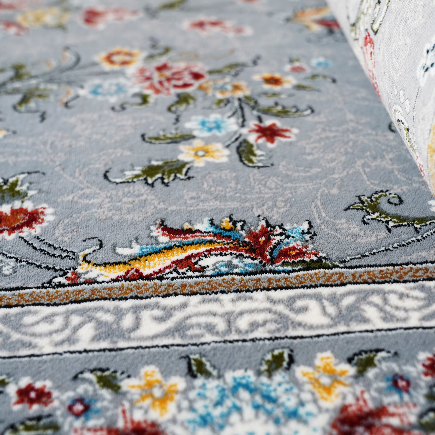 فرش ماشینی 700 شانه تراکم 2550 طرح آتیلا نقره ای