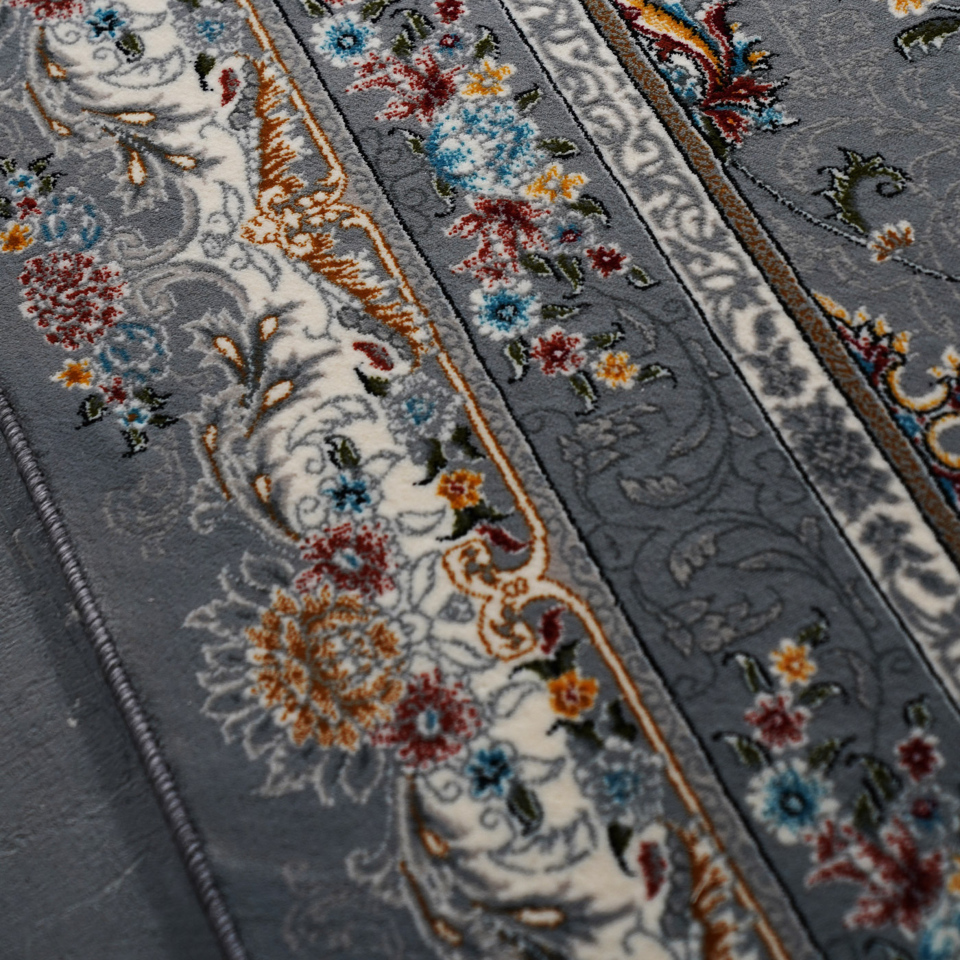 فرش ماشینی 700 شانه تراکم 2550 طرح آتیلا نقره ای