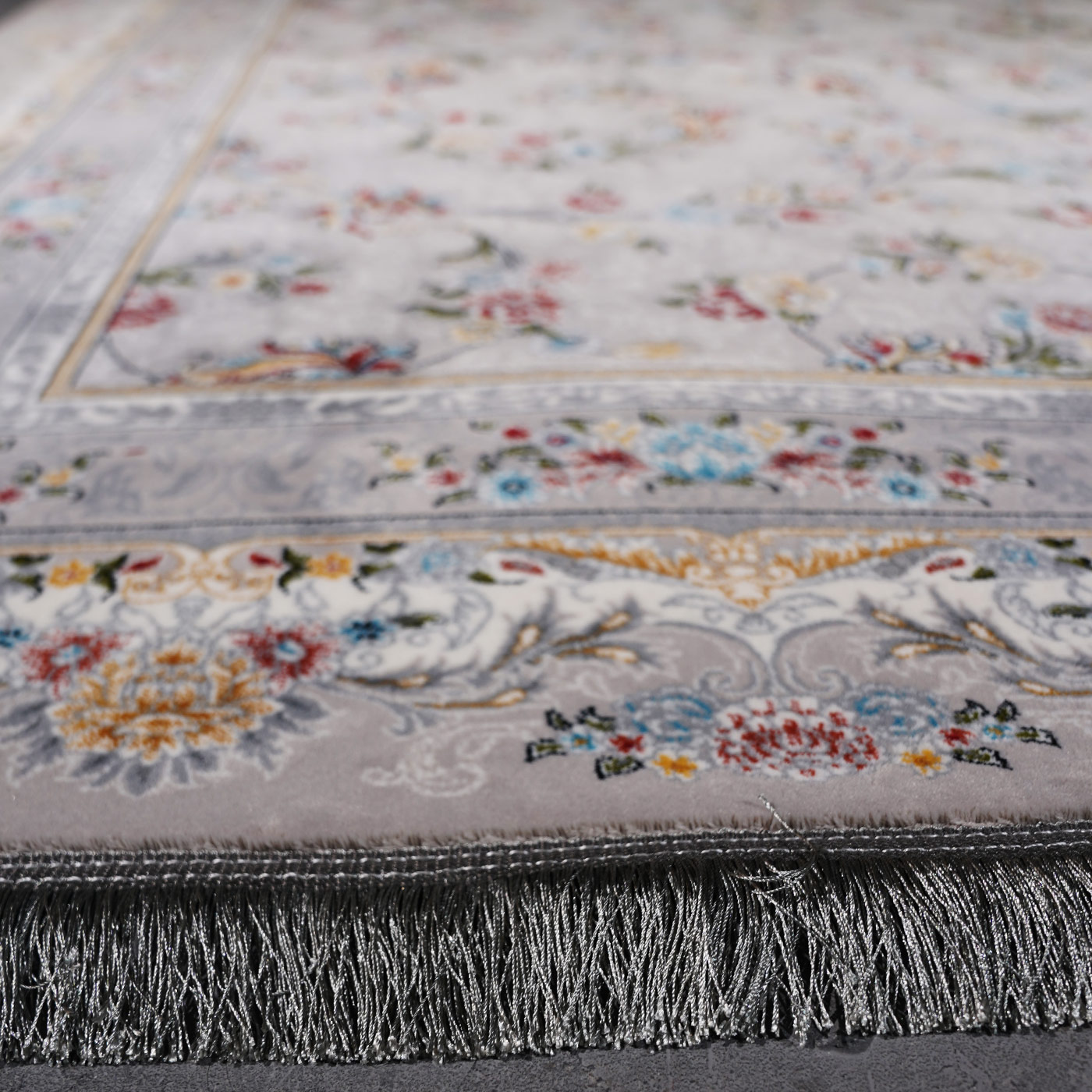 فرش ماشینی 700 شانه تراکم 2550 طرح آتیلا سیلور