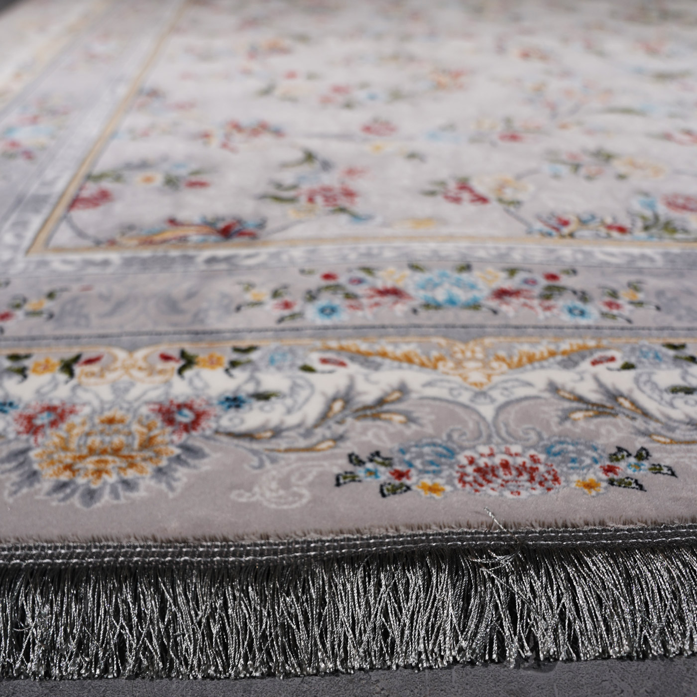 فرش ماشینی 700 شانه تراکم 2550 طرح آتیلا سیلور