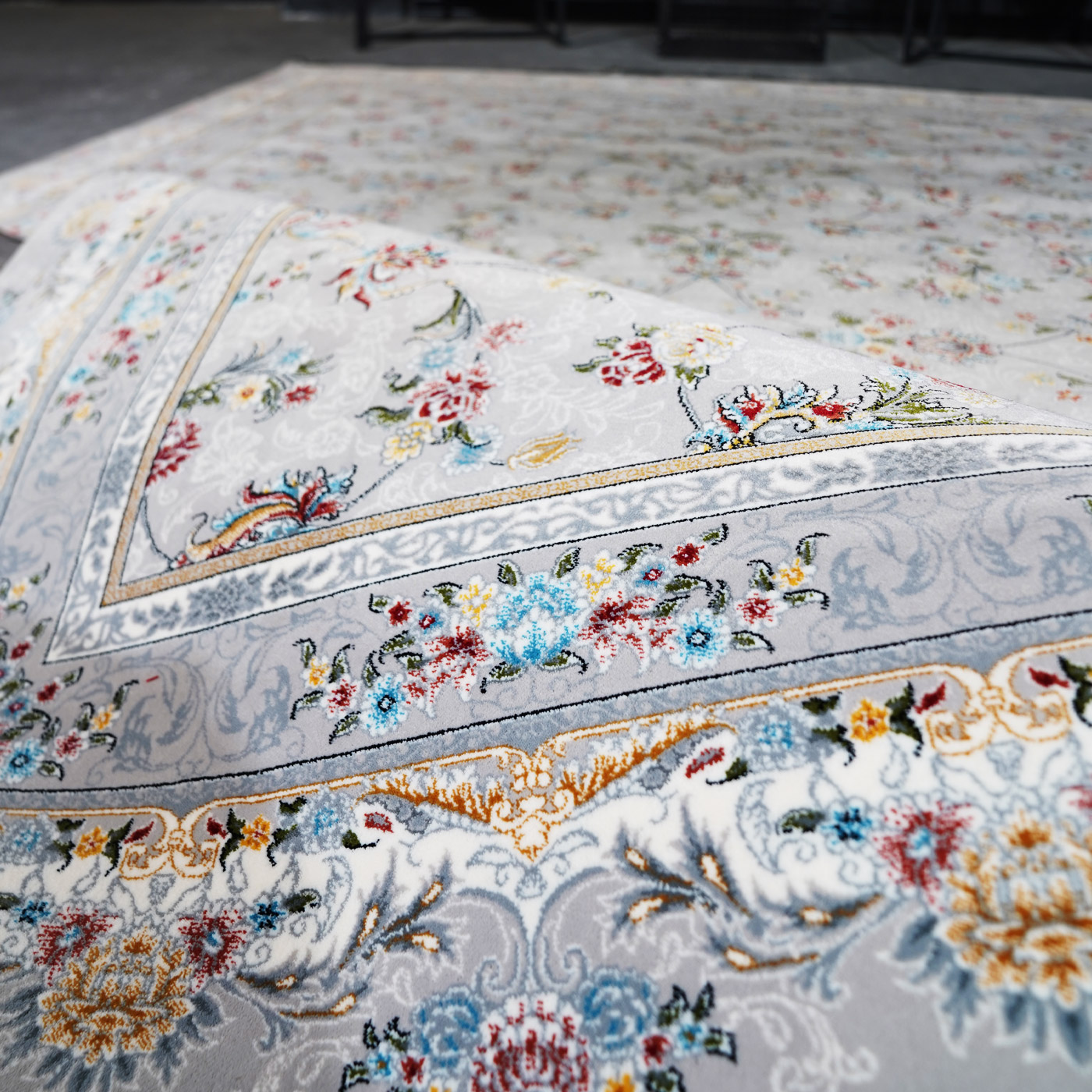 فرش ماشینی 700 شانه تراکم 2550 طرح آتیلا سیلور