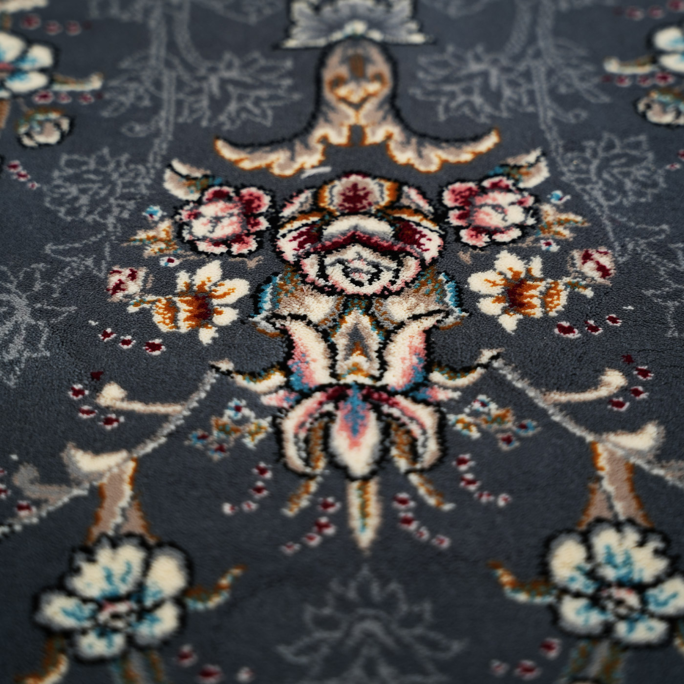 فرش ماشینی 700 شانه تراکم 2550 طرح آیناز دودی