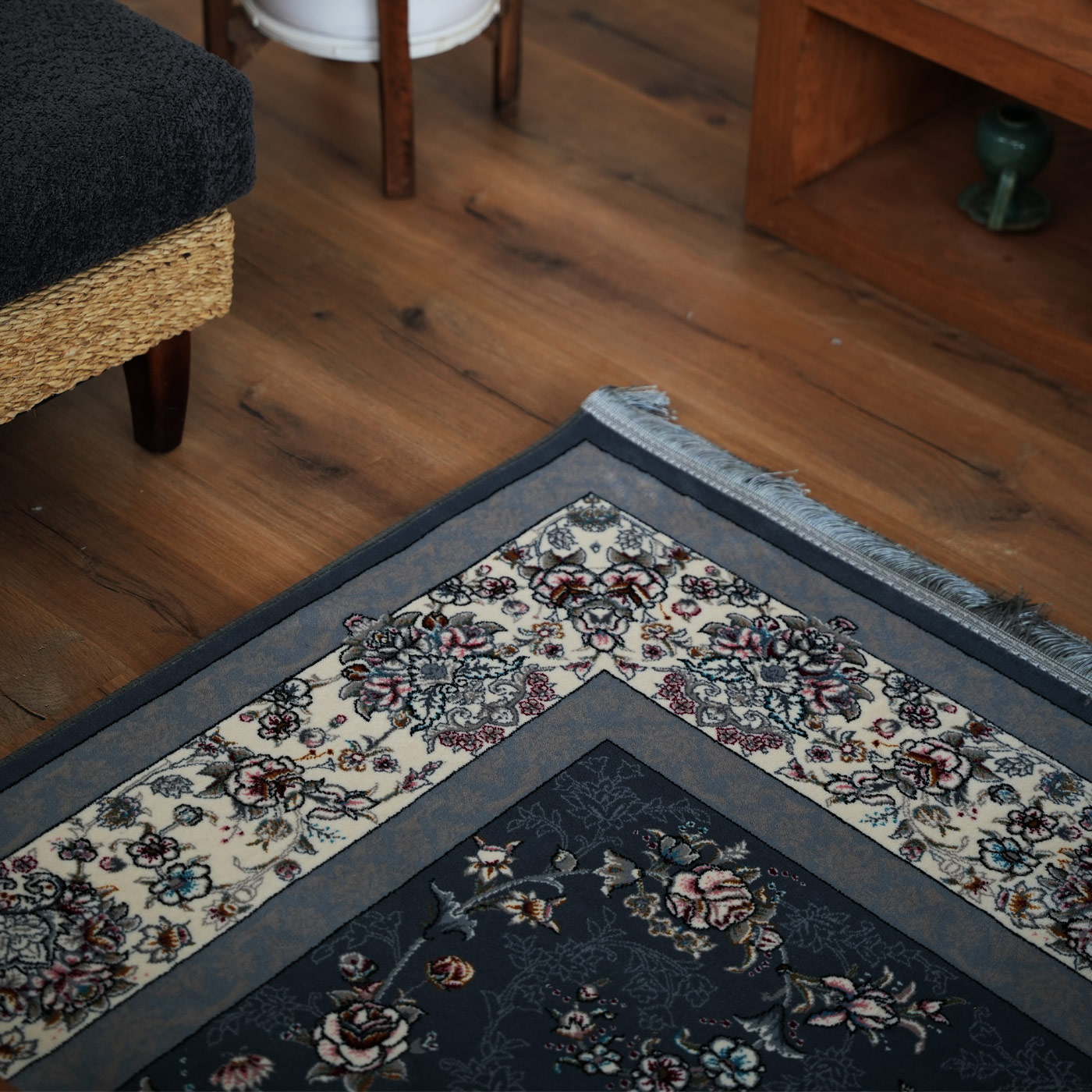 فرش ماشینی 700 شانه تراکم 2550 طرح آیناز دودی