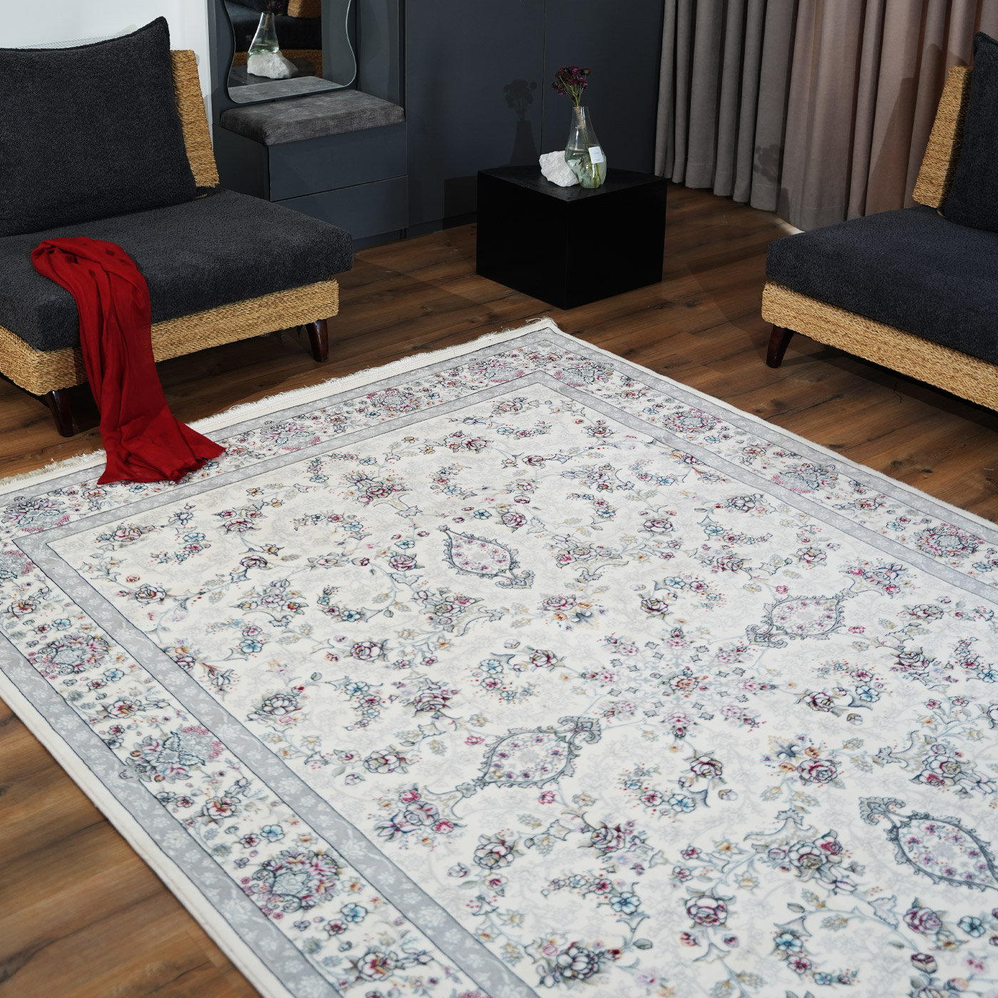 فرش ماشینی ۷۰۰ شانه تراکم ۲۵۵۰ طرح آیناز کرم