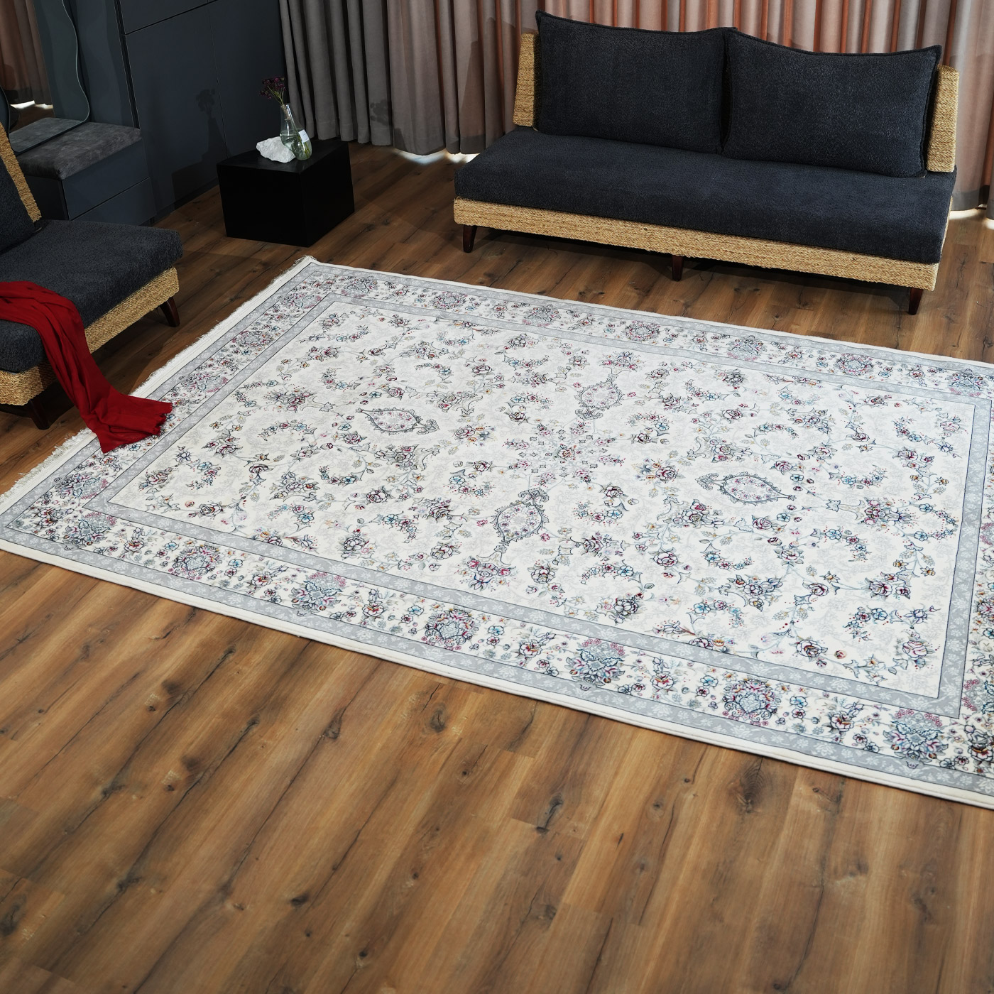 فرش ماشینی ۷۰۰ شانه تراکم ۲۵۵۰ طرح آیناز کرم