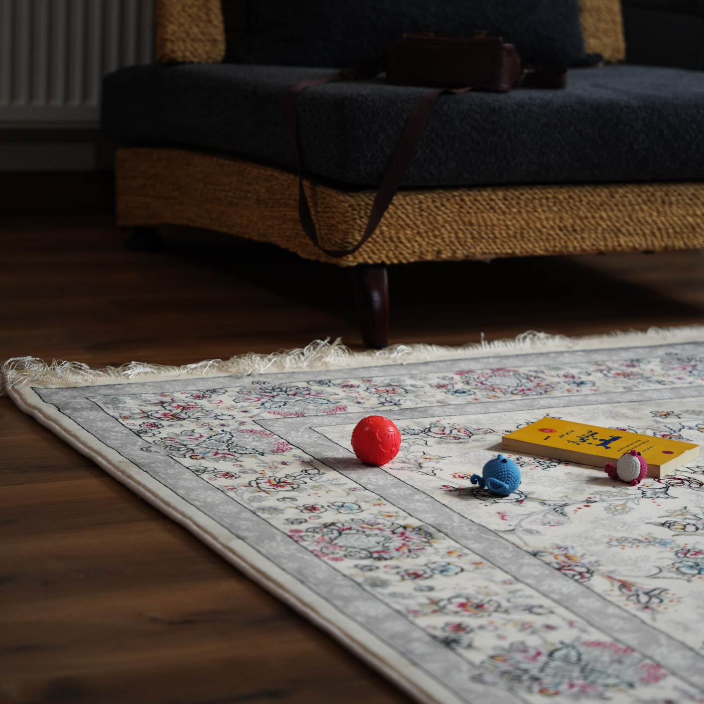 فرش ماشینی ۷۰۰ شانه تراکم ۲۵۵۰ طرح آیناز کرم