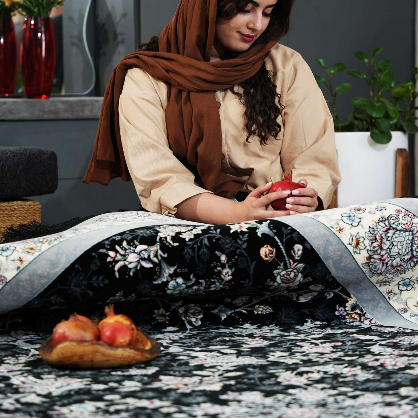 فرش ماشینی 700 شانه تراکم 2550 طرح آیناز سرمه ای