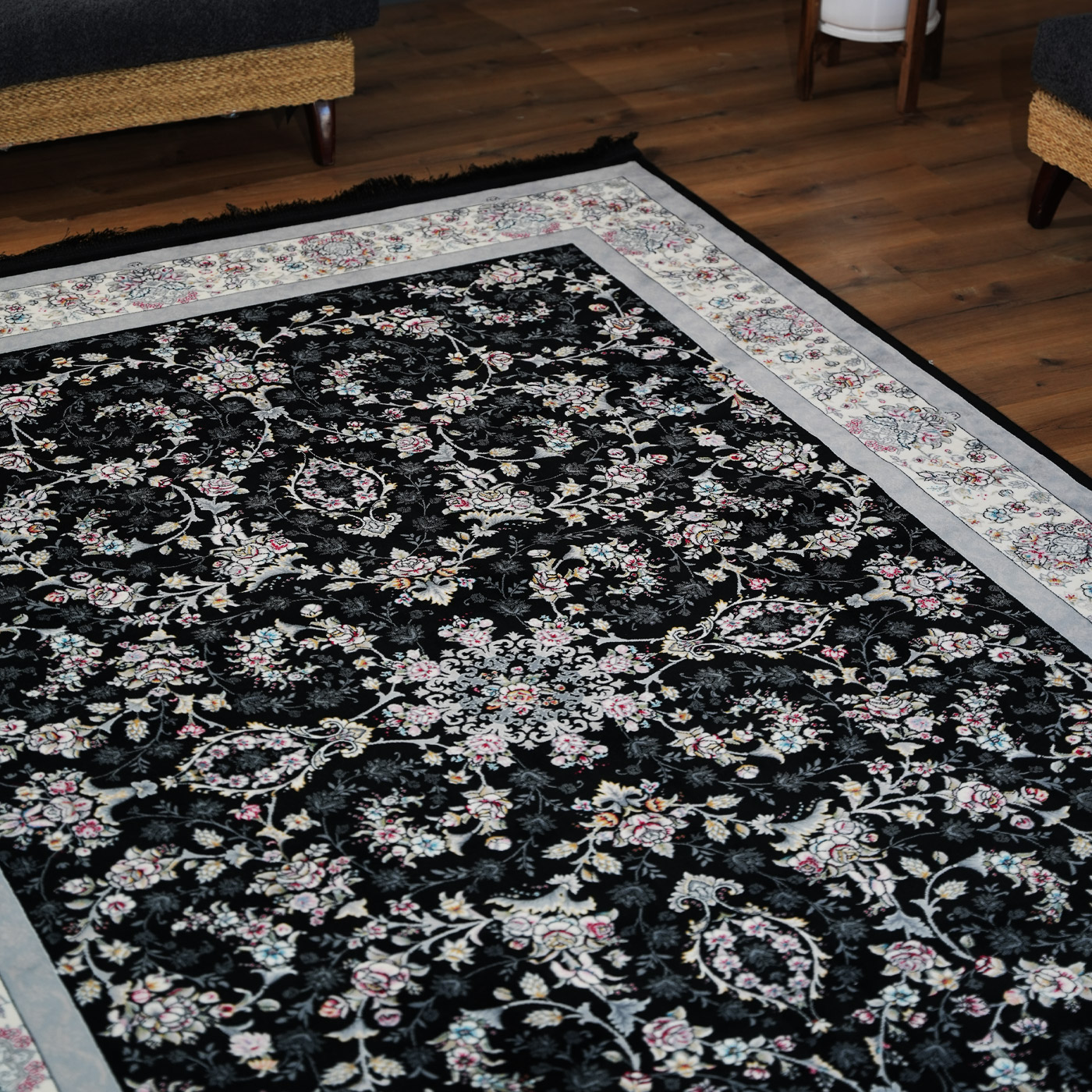 فرش ماشینی 700 شانه تراکم 2550 طرح آیناز سرمه ای