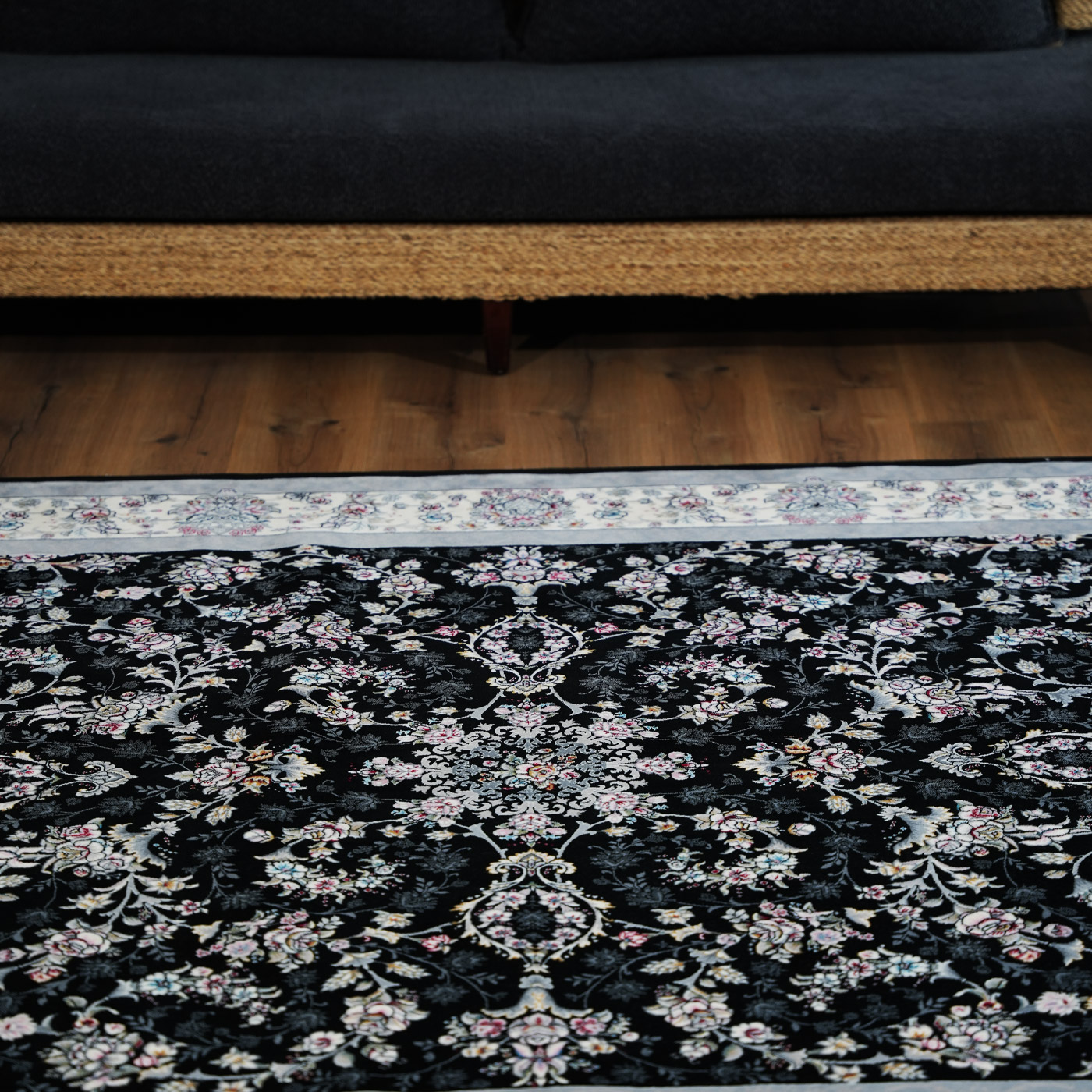 فرش ماشینی 700 شانه تراکم 2550 طرح آیناز سرمه ای