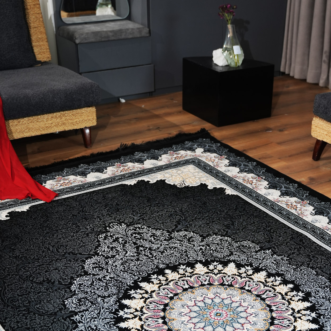 فرش ماشینی 700 شانه تراکم 2550 طرح دلاریس سرمه ای