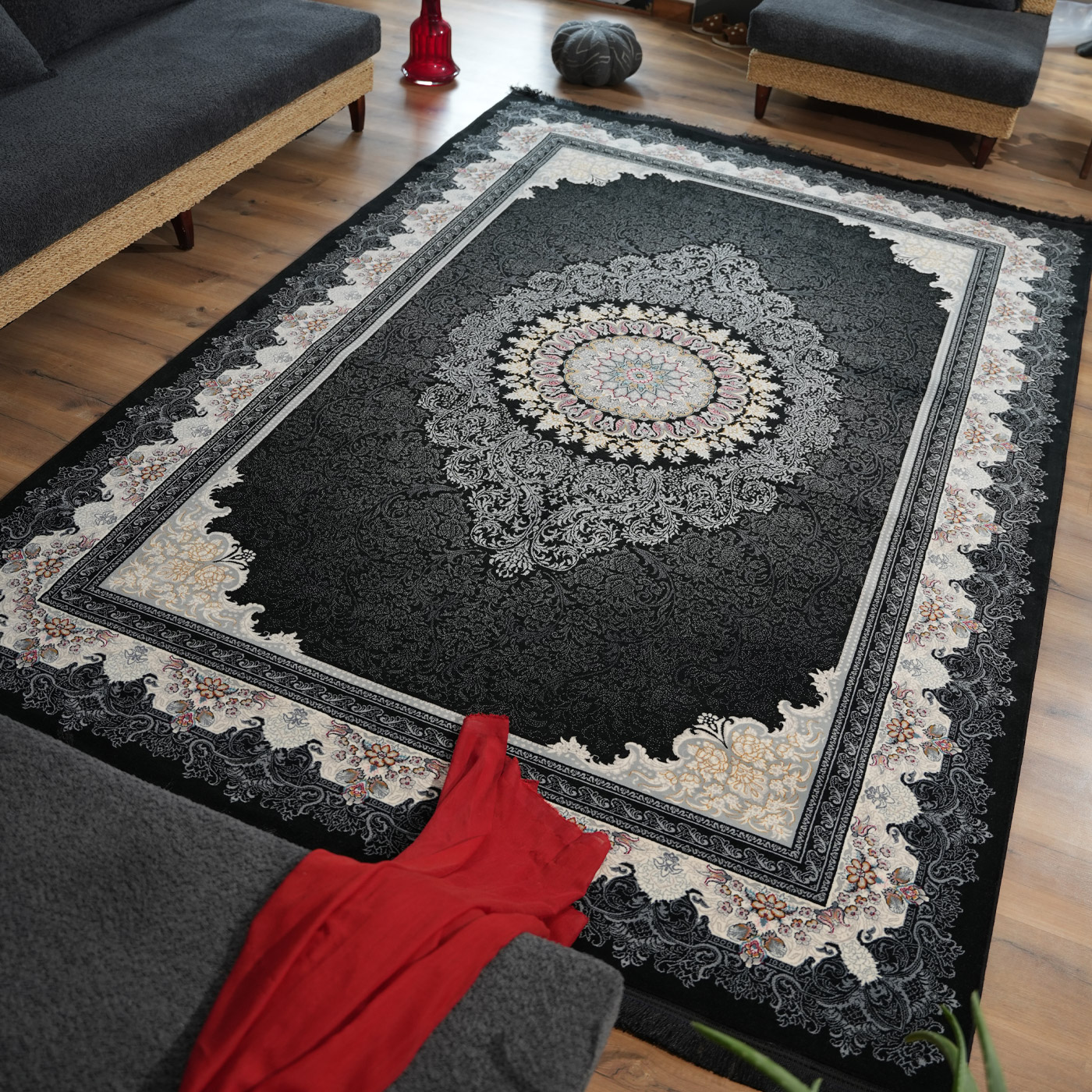 فرش ماشینی 700 شانه تراکم 2550 طرح دلاریس سرمه ای