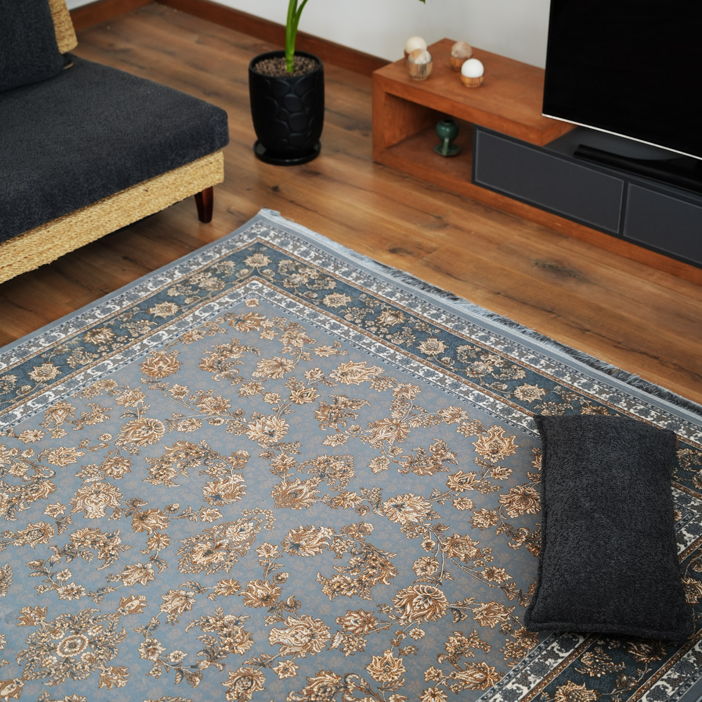 فرش ماشینی 700 شانه تراکم 2550 طرح فرنوش نقره ای