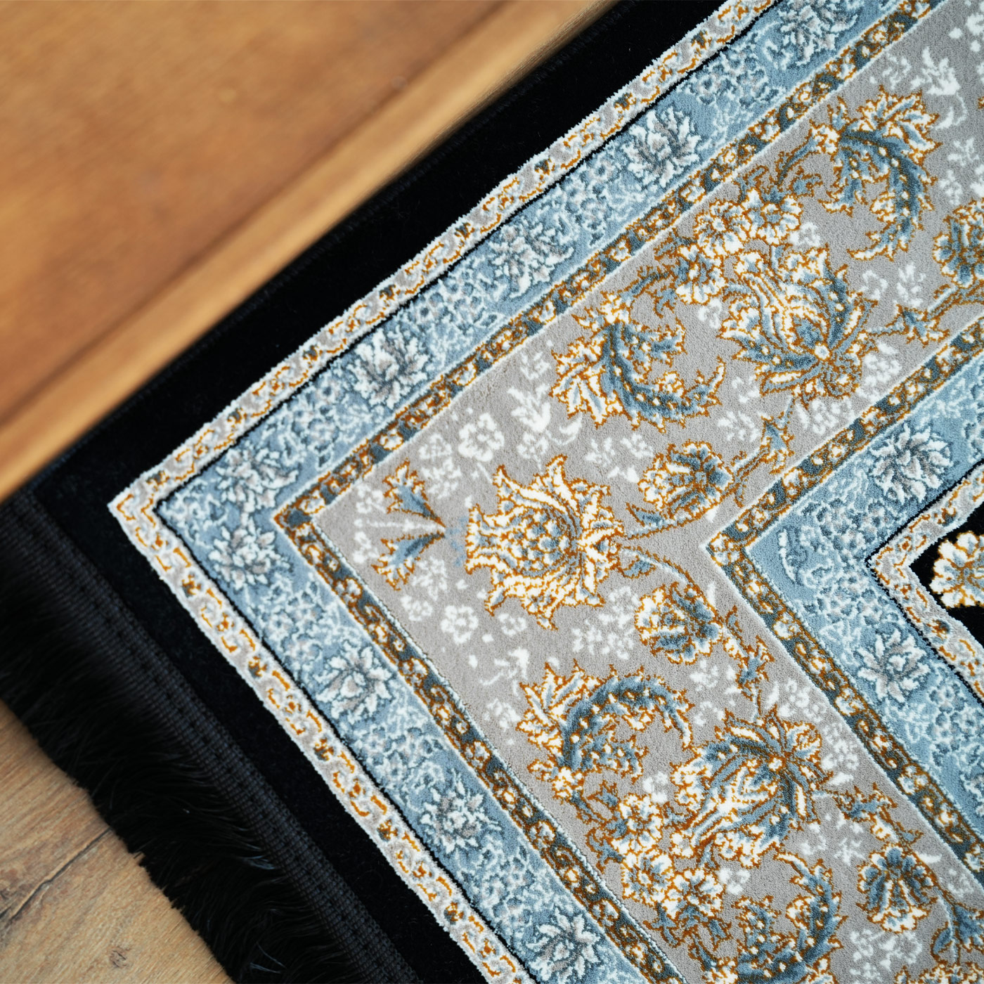 فرش ماشینی 700 شانه تراکم 2550 طرح فرنوش سرمه ای