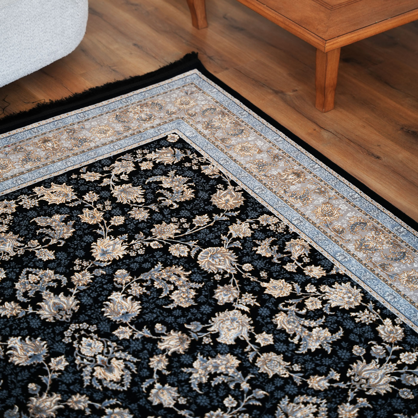 فرش ماشینی 700 شانه تراکم 2550 طرح فرنوش سرمه ای