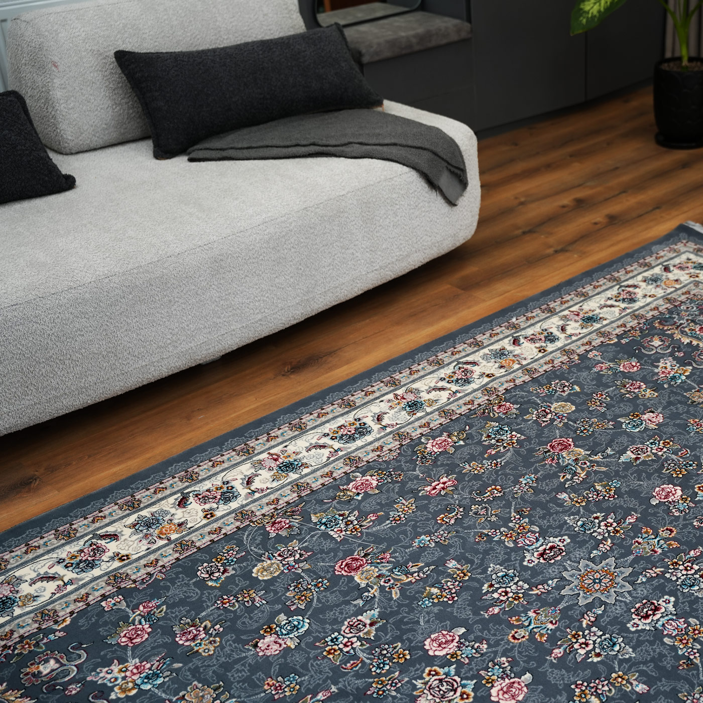 فرش ماشینی ۷۰۰ شانه تراکم ۲۵۵۰ طرح گیلدا دودی