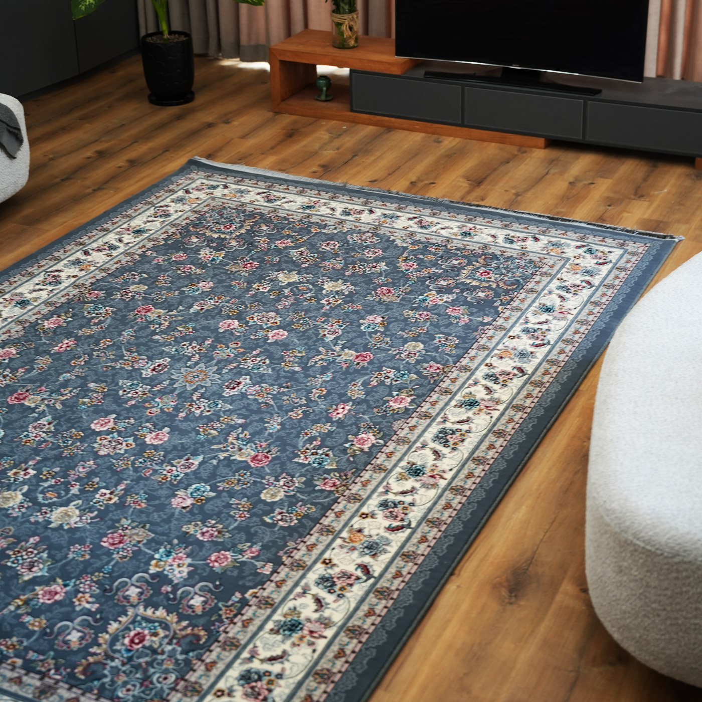 فرش ماشینی ۷۰۰ شانه تراکم ۲۵۵۰ طرح گیلدا دودی