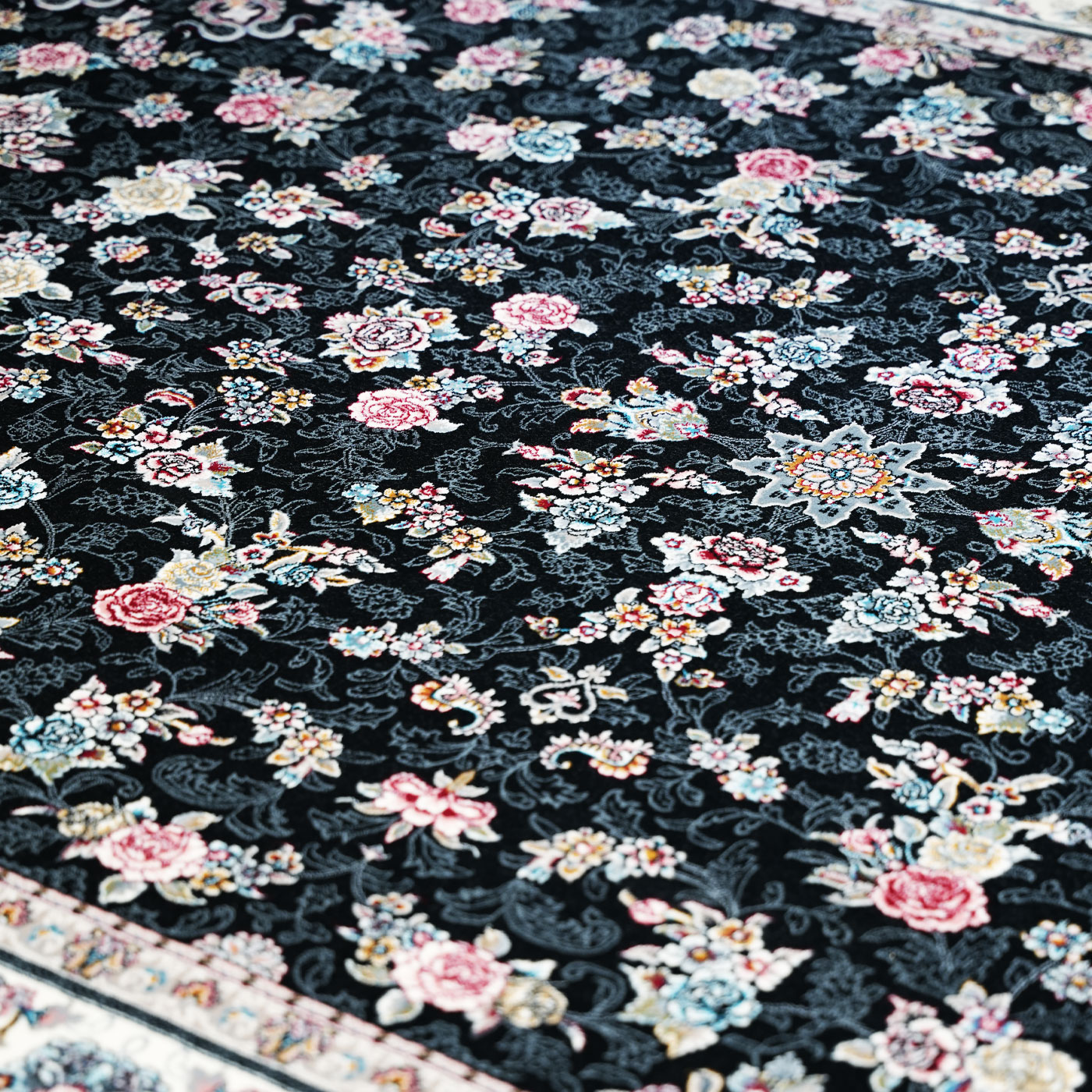 فرش ماشینی 700 شانه تراکم 2550 طرح گیلدا سرمه ای