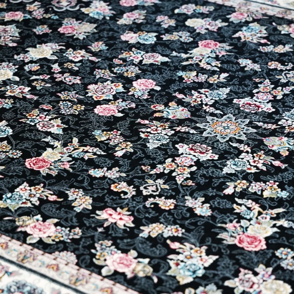 فرش ماشینی ۷۰۰ شانه تراکم ۲۵۵۰ طرح گیلدا سرمه‌ ای