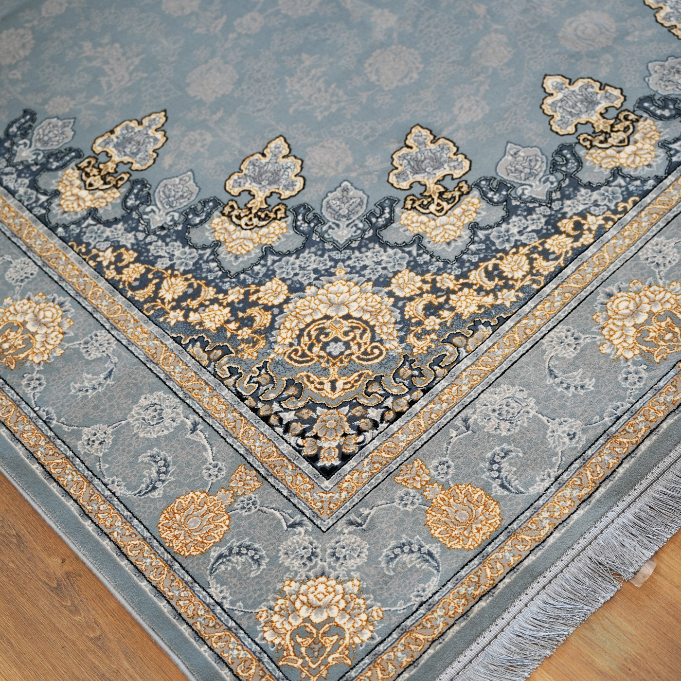 فرش ماشینی 700 شانه تراکم 2550 طرح گلرخ نقره ای