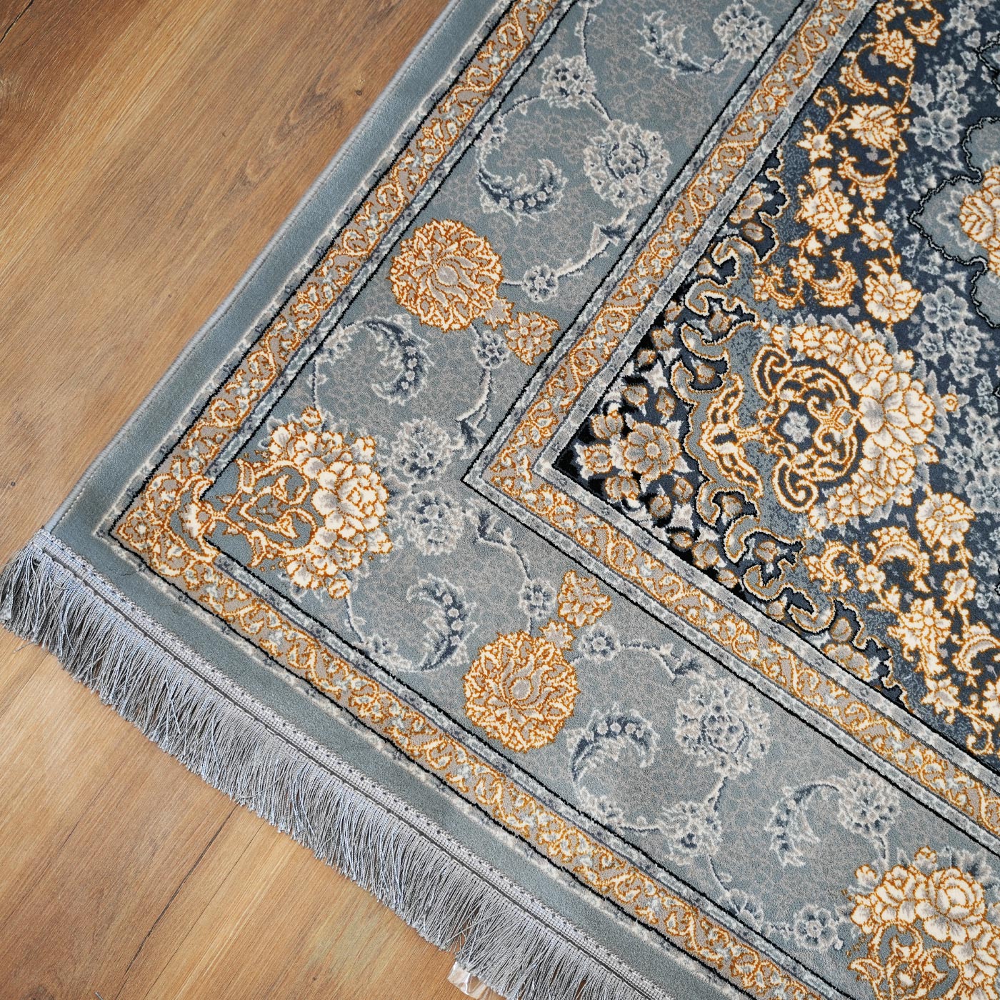 فرش ماشینی 700 شانه تراکم 2550 طرح گلرخ نقره ای