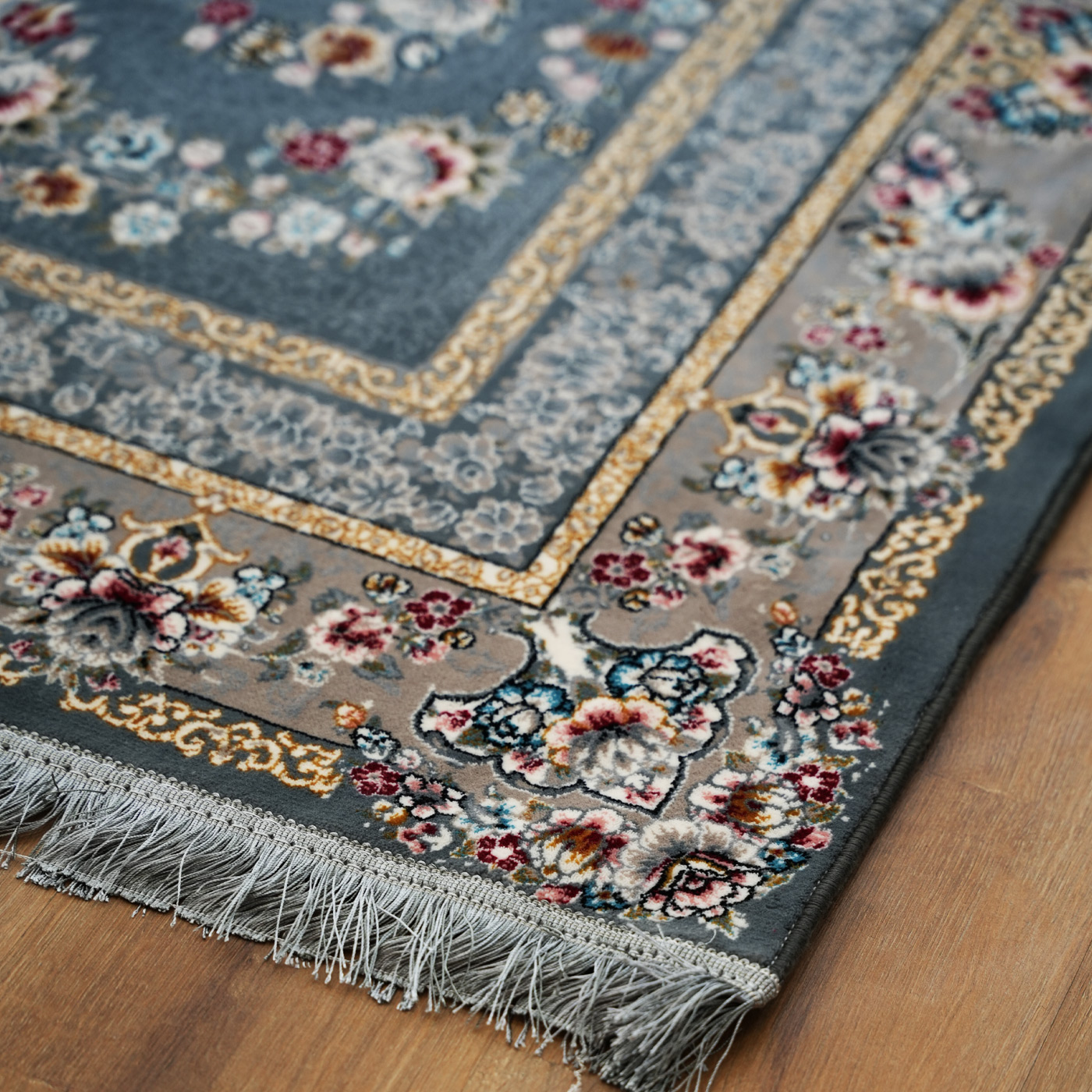 فرش ماشینی 700 شانه تراکم 2550 طرح گلرخ نقره ای