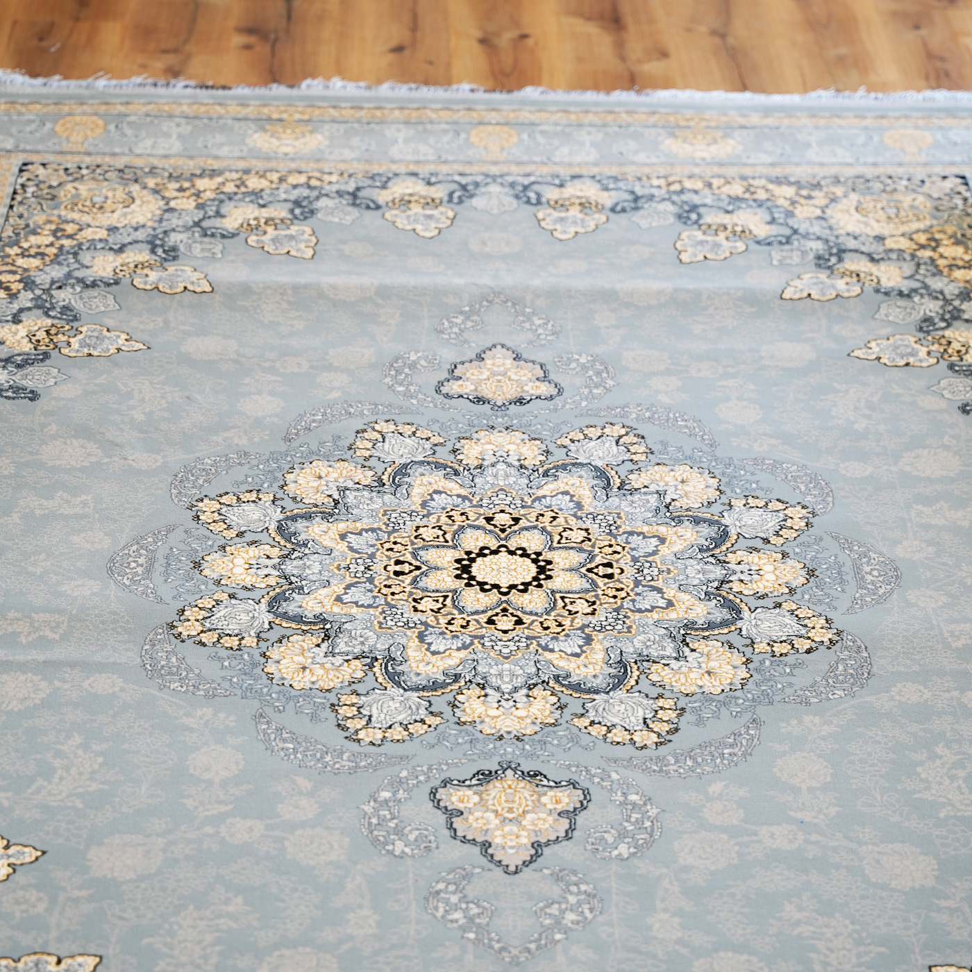 فرش ماشینی 700 شانه تراکم 2550 طرح گلرخ نقره ای