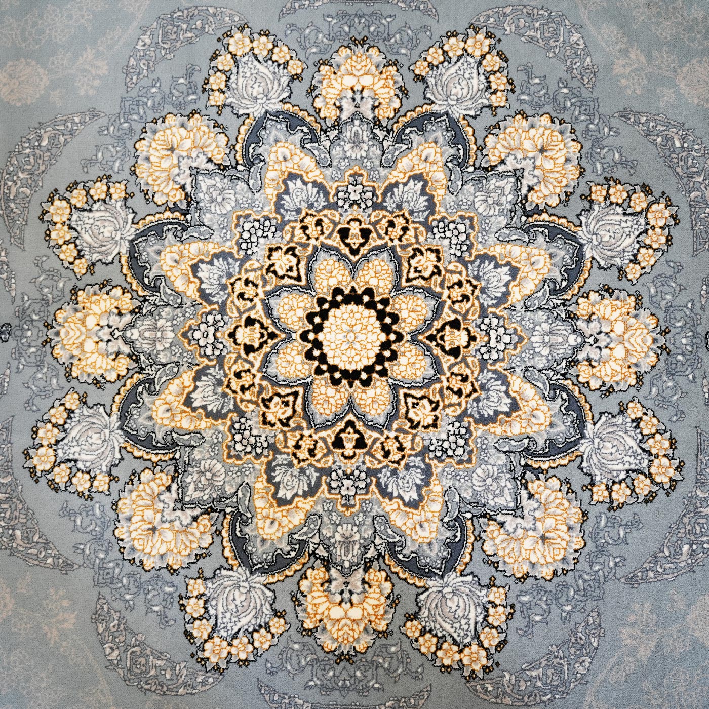 فرش ماشینی 700 شانه تراکم 2550 طرح گلرخ نقره ای