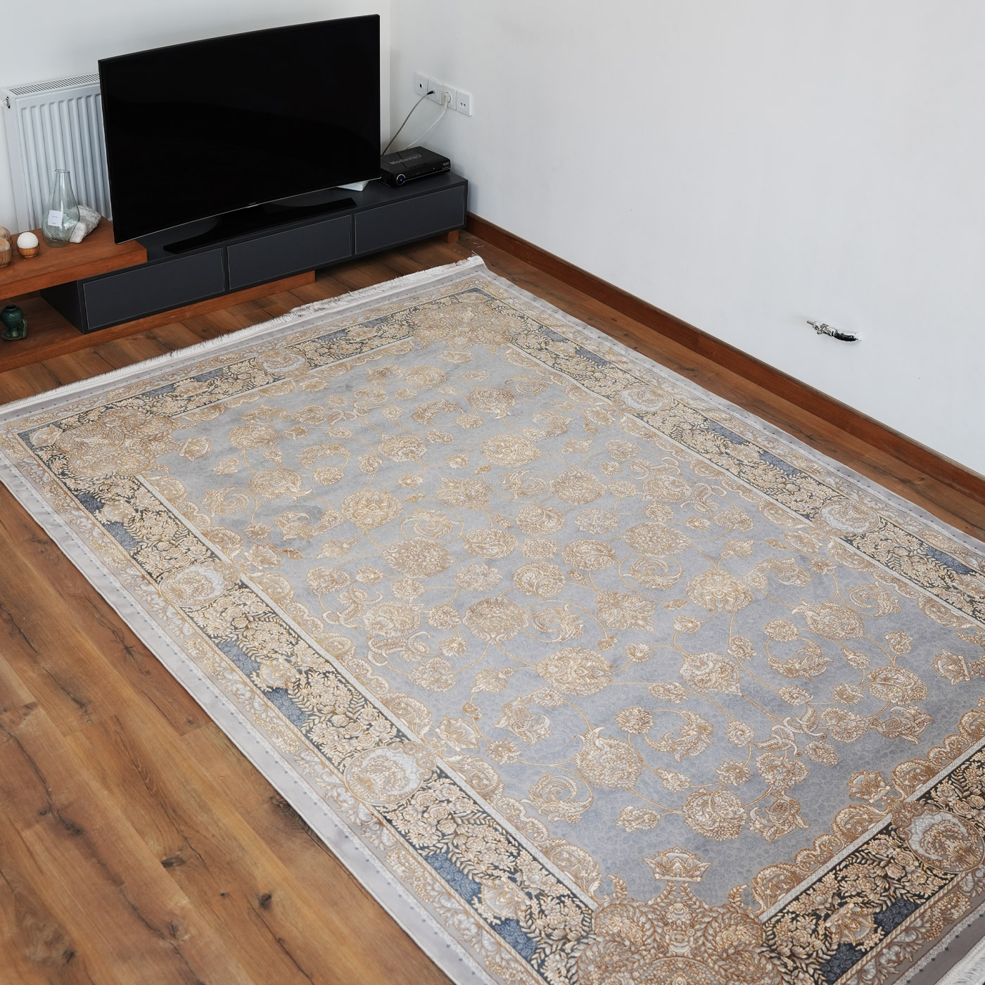 فرش ماشینی 700 شانه تراکم 2550 طرح همتا نقره ای