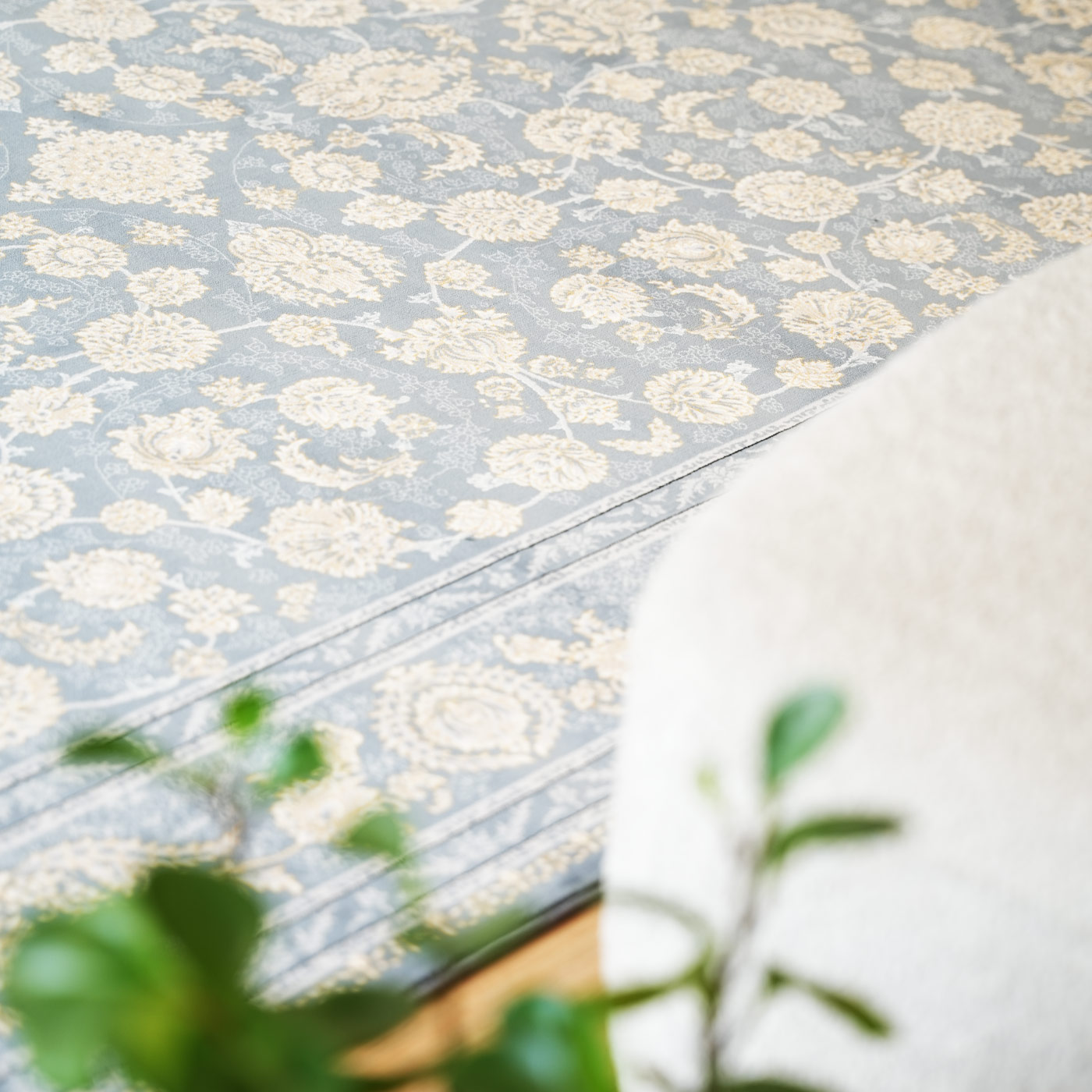 فرش ماشینی 700 شانه تراکم 2550 طرح هلیا دودی