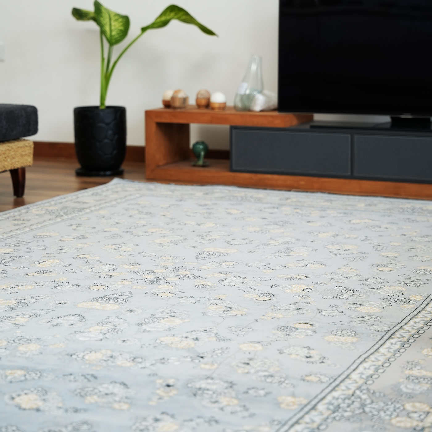 فرش ماشینی 700 شانه تراکم 2550 طرح هلیا نقره ای