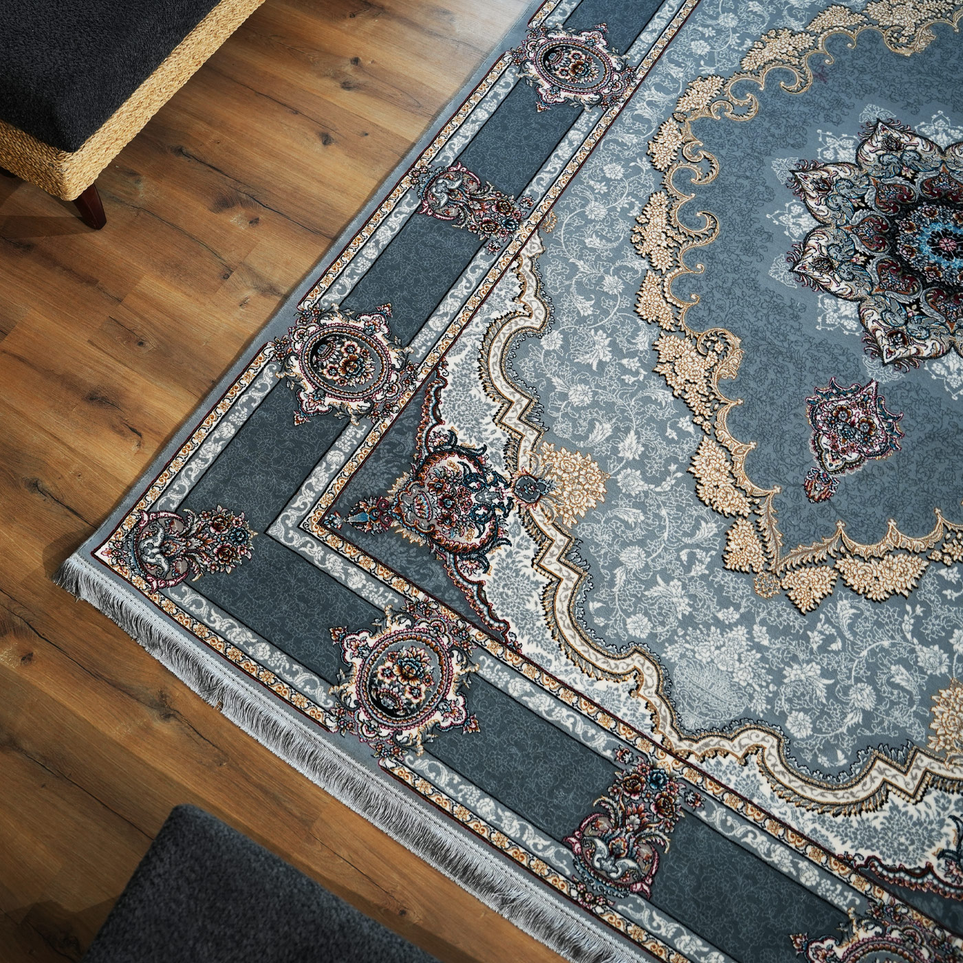 فرش ماشینی 700 شانه تراکم 2550 طرح کرشمه دودی