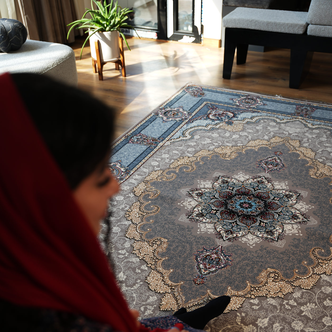 فرش ماشینی 700 شانه تراکم 2550 طرح کرشمه کرم