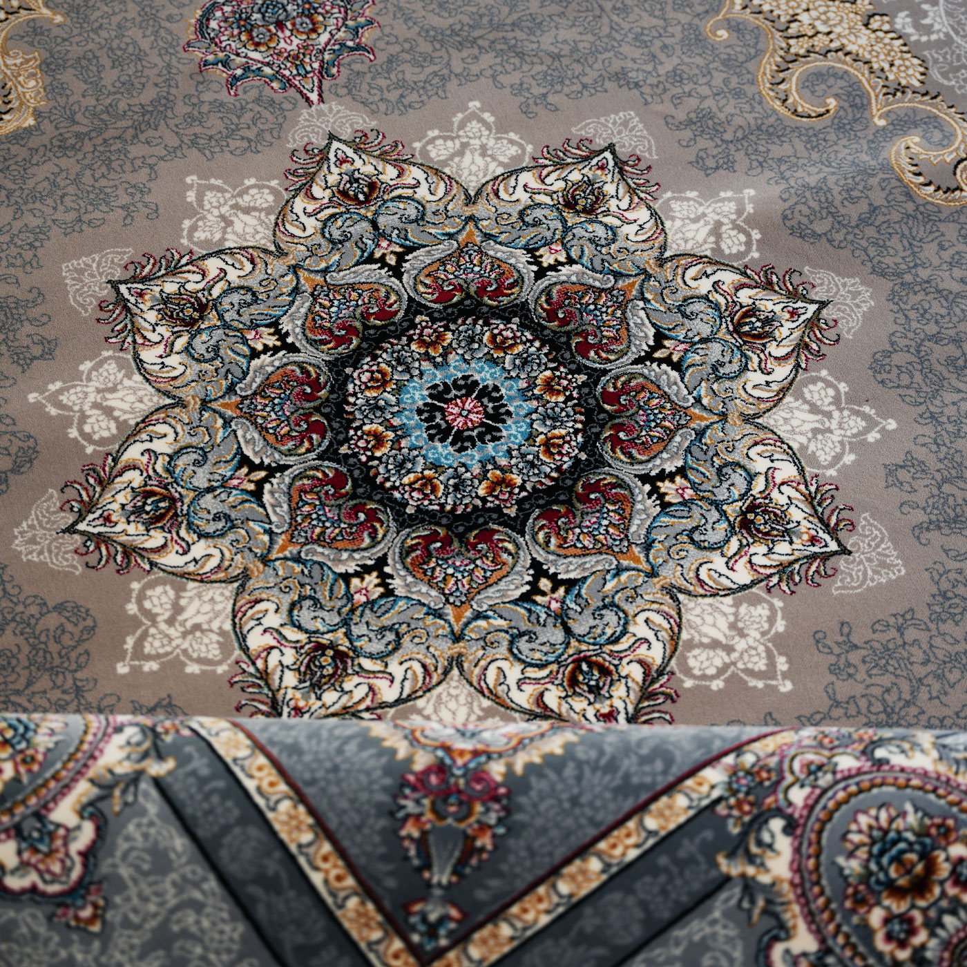 فرش ماشینی 700 شانه تراکم 2550 طرح کرشمه کرم