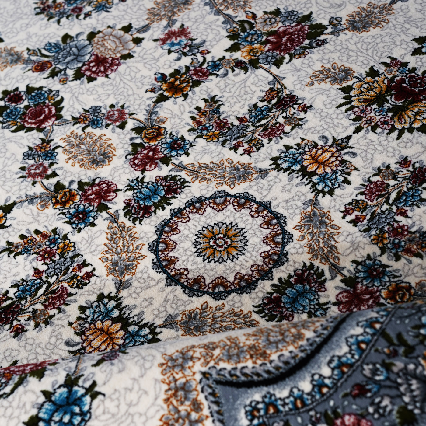 فرش ماشینی 700 شانه تراکم 2550 طرح لاویا کرم