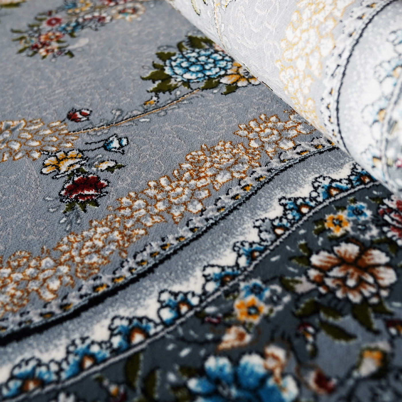 فرش ماشینی 700 شانه تراکم 2550 طرح لاویا نقره ای