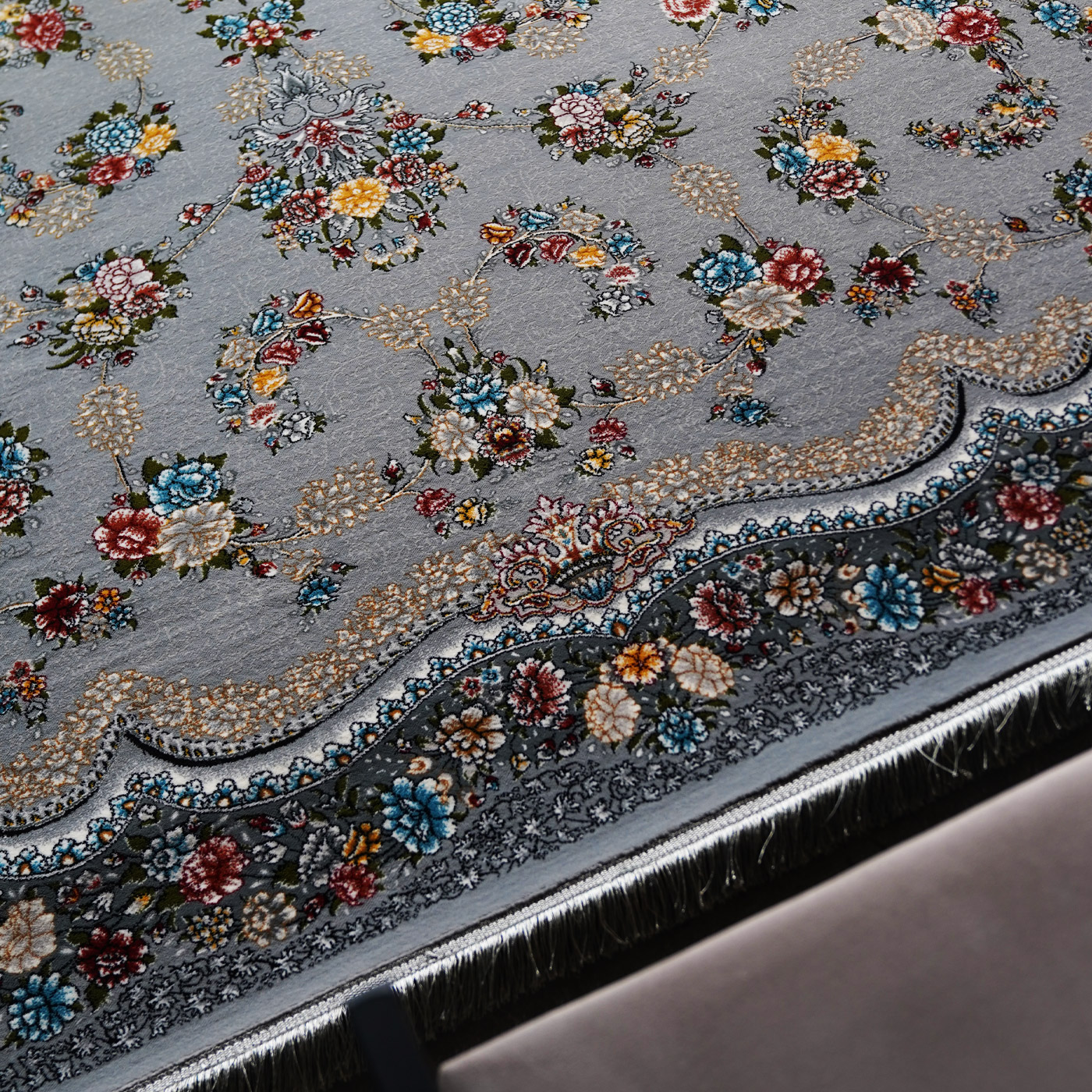 فرش ماشینی 700 شانه تراکم 2550 طرح لاویا نقره ای