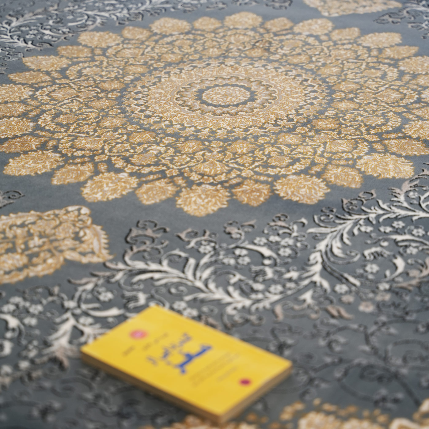  فرش ماشینی 700 شانه تراکم 2550 طرح مهناز دودی