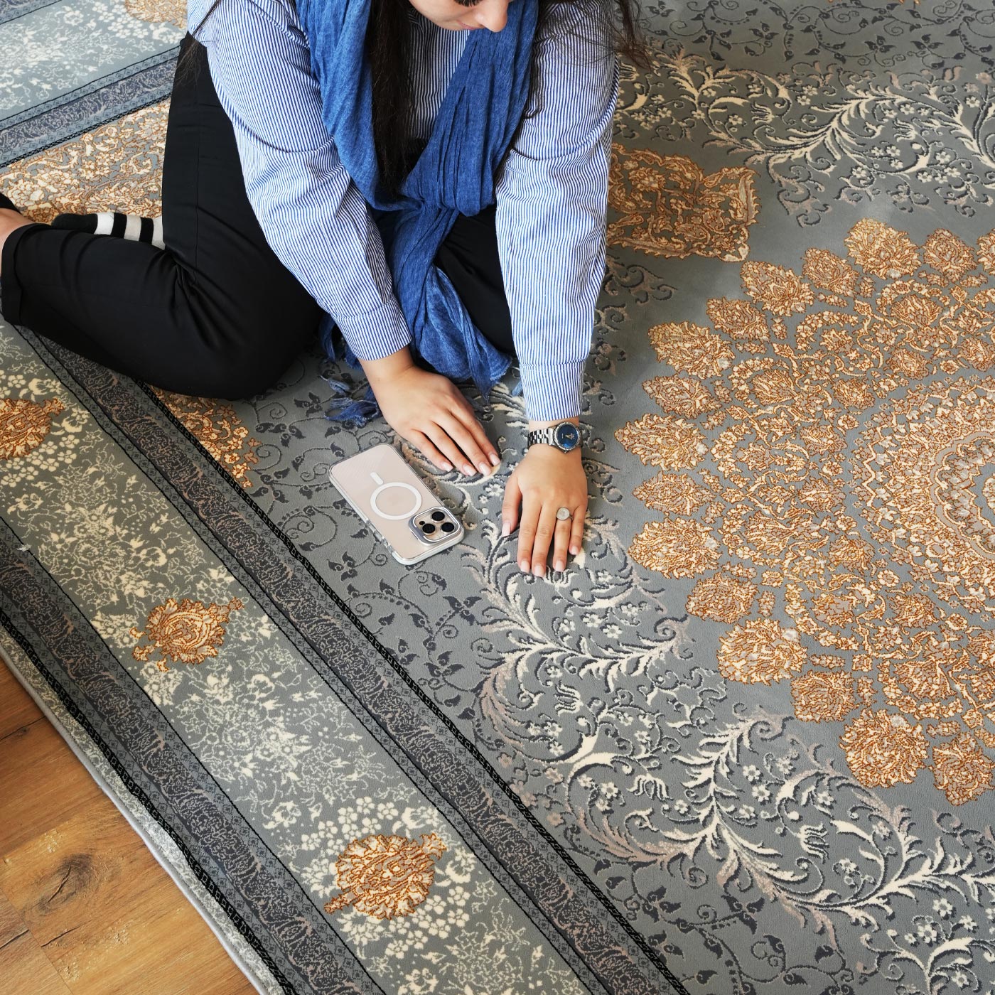 فرش ماشینی 700 شانه تراکم 2550 طرح مهناز نقره ای