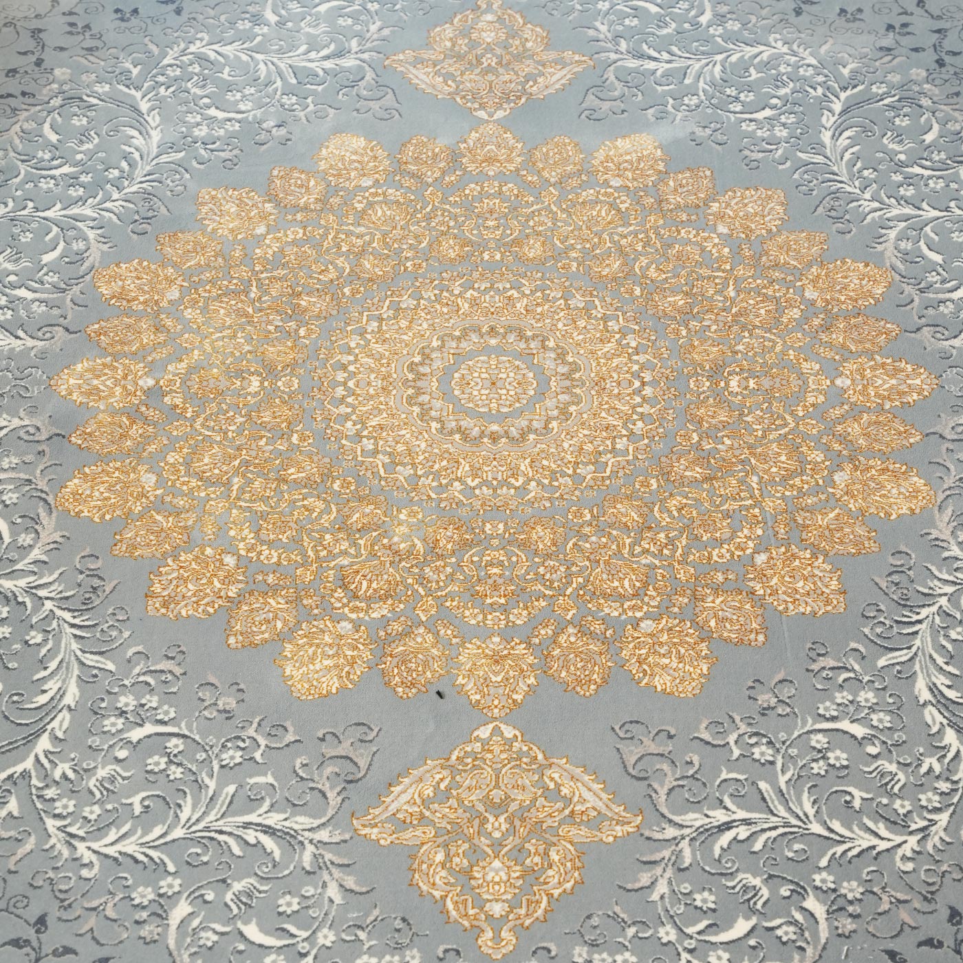 فرش ماشینی 700 شانه تراکم 2550 طرح مهناز نقره ای