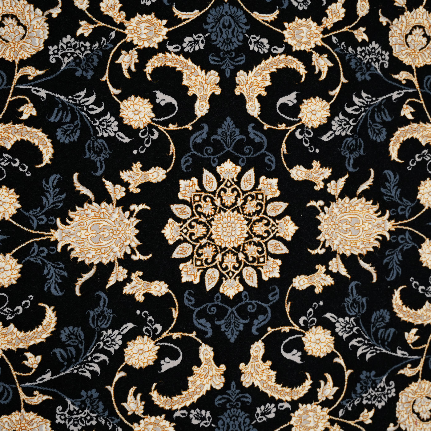 فرش ماشینی ۷۰۰ شانه تراکم ۲۵۵۰ طرح نیلی سرمه‌ ای