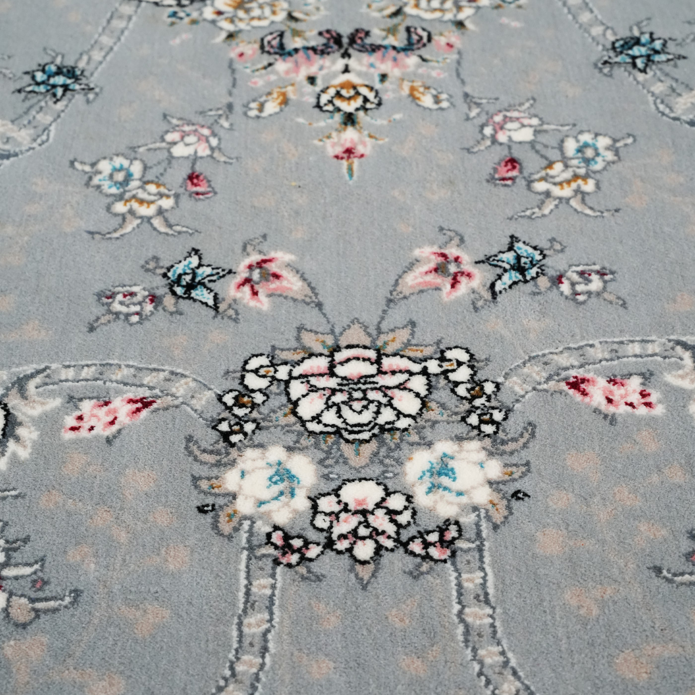 فرش ماشینی 700 شانه تراکم 2550 طرح پروانه نقره ای