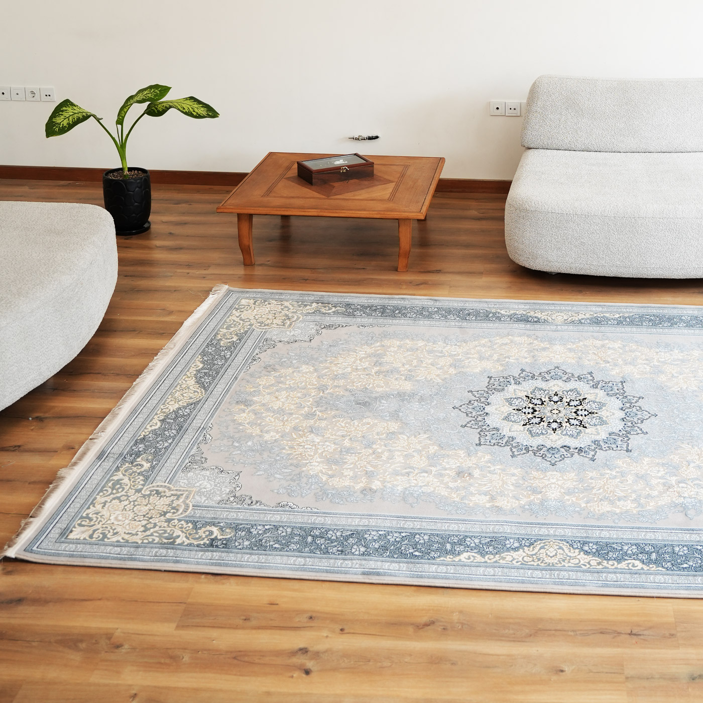 فرش ماشینی 700 شانه تراکم 2550 طرح تندیس نقره ای