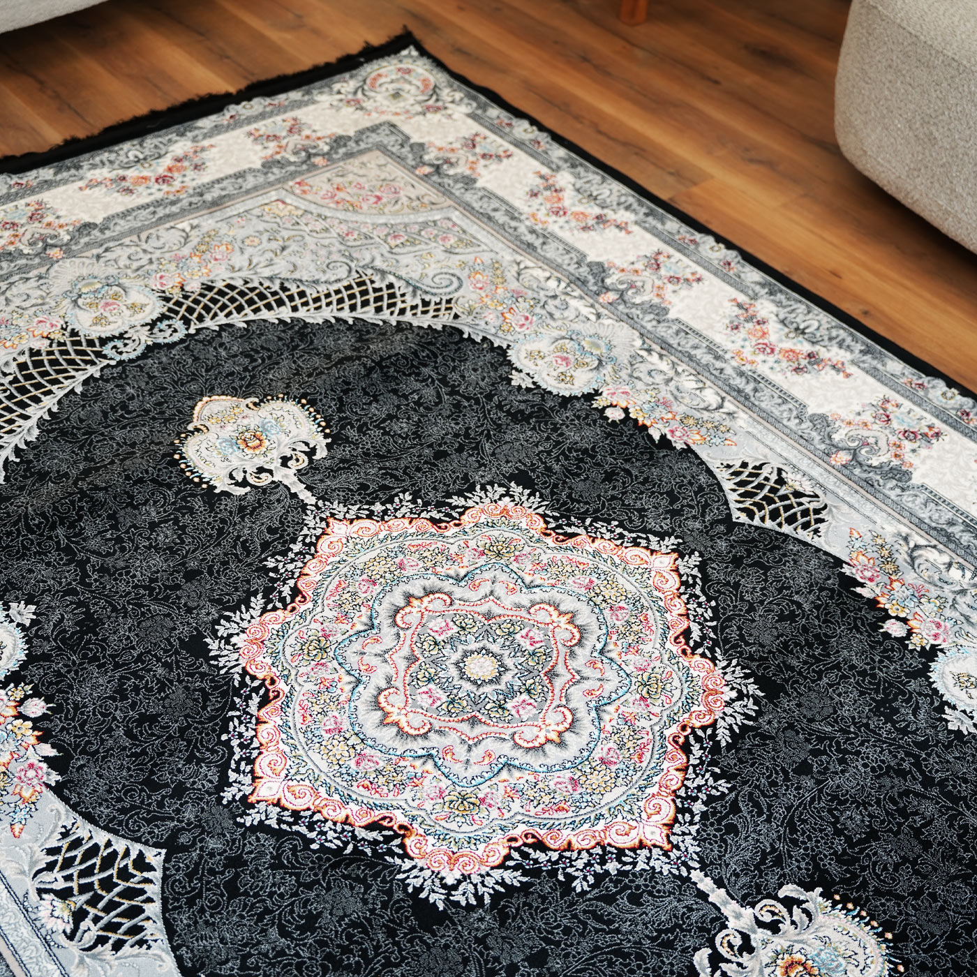 فرش ماشینی 700 شانه تراکم 2550 طرح ژاکلین سرمه ای